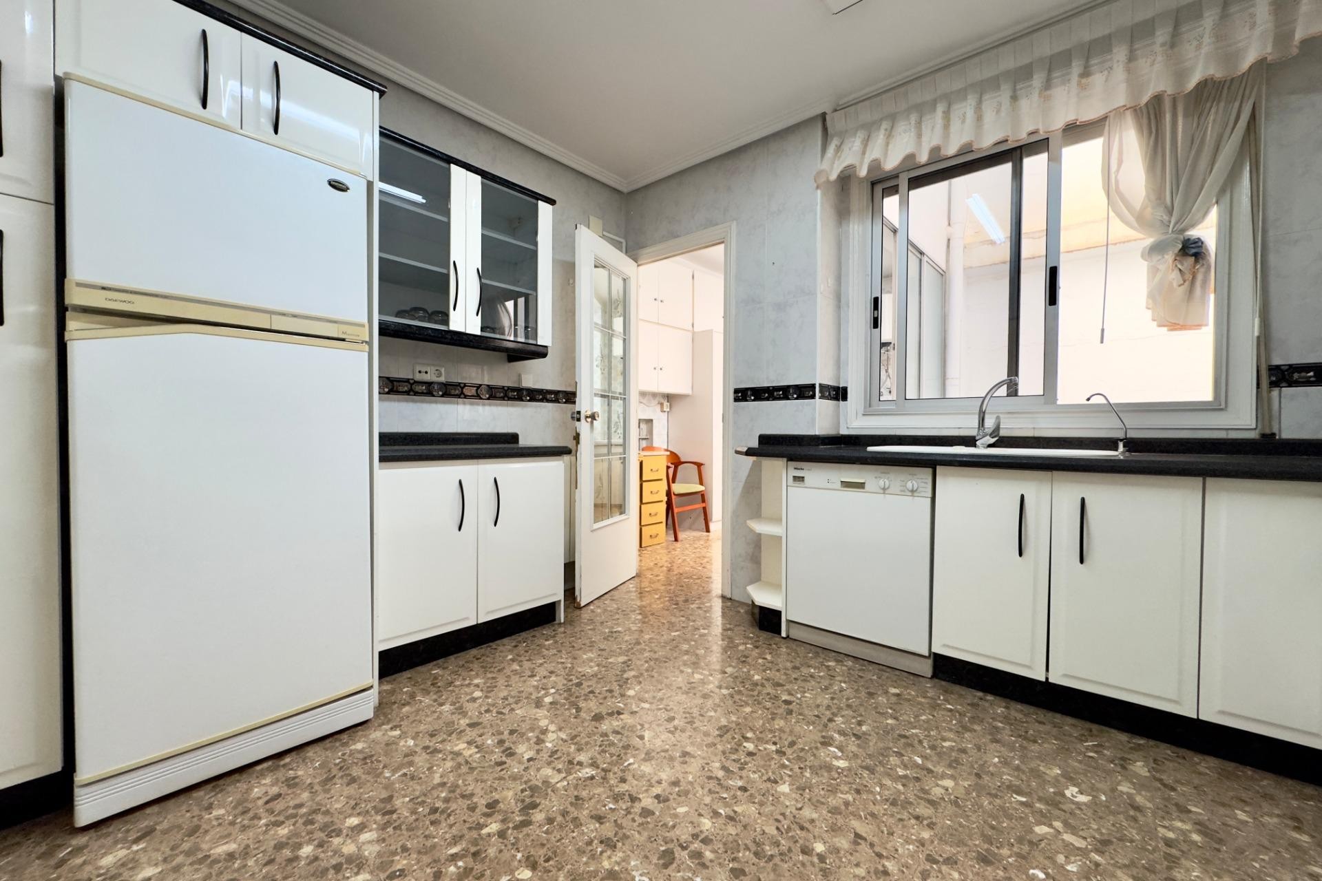 Alquiler a largo plazo - Apartamento / piso - Elche - Corazon de Jesus