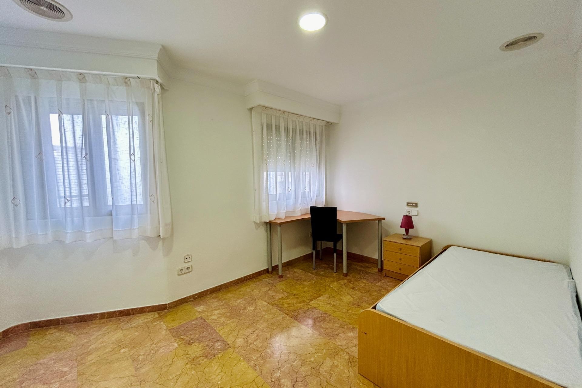 Alquiler a largo plazo - Apartamento / piso - Elche - Corazon de Jesus