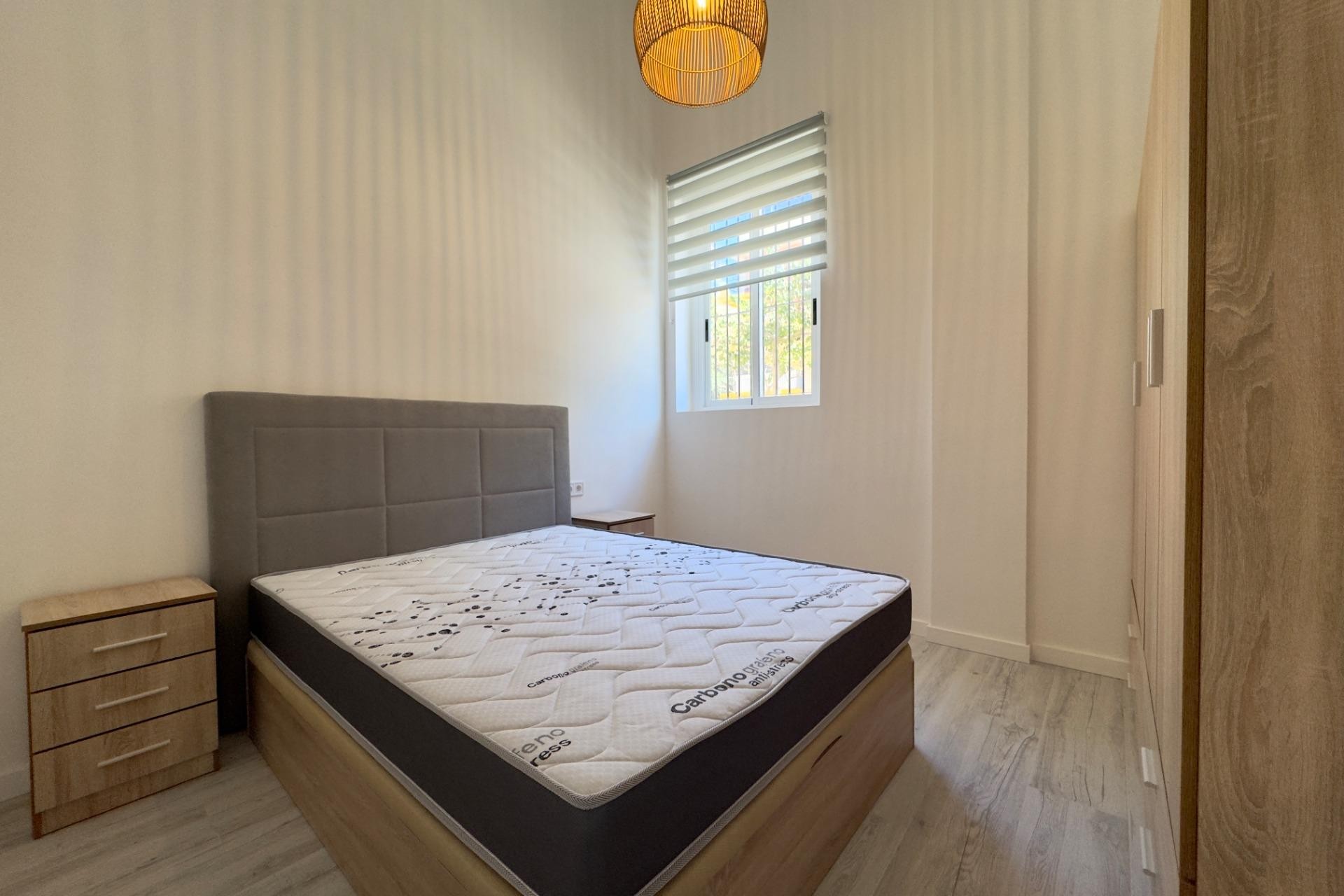 Alquiler a largo plazo - Apartamento / piso - Elche - Cortes valencianas