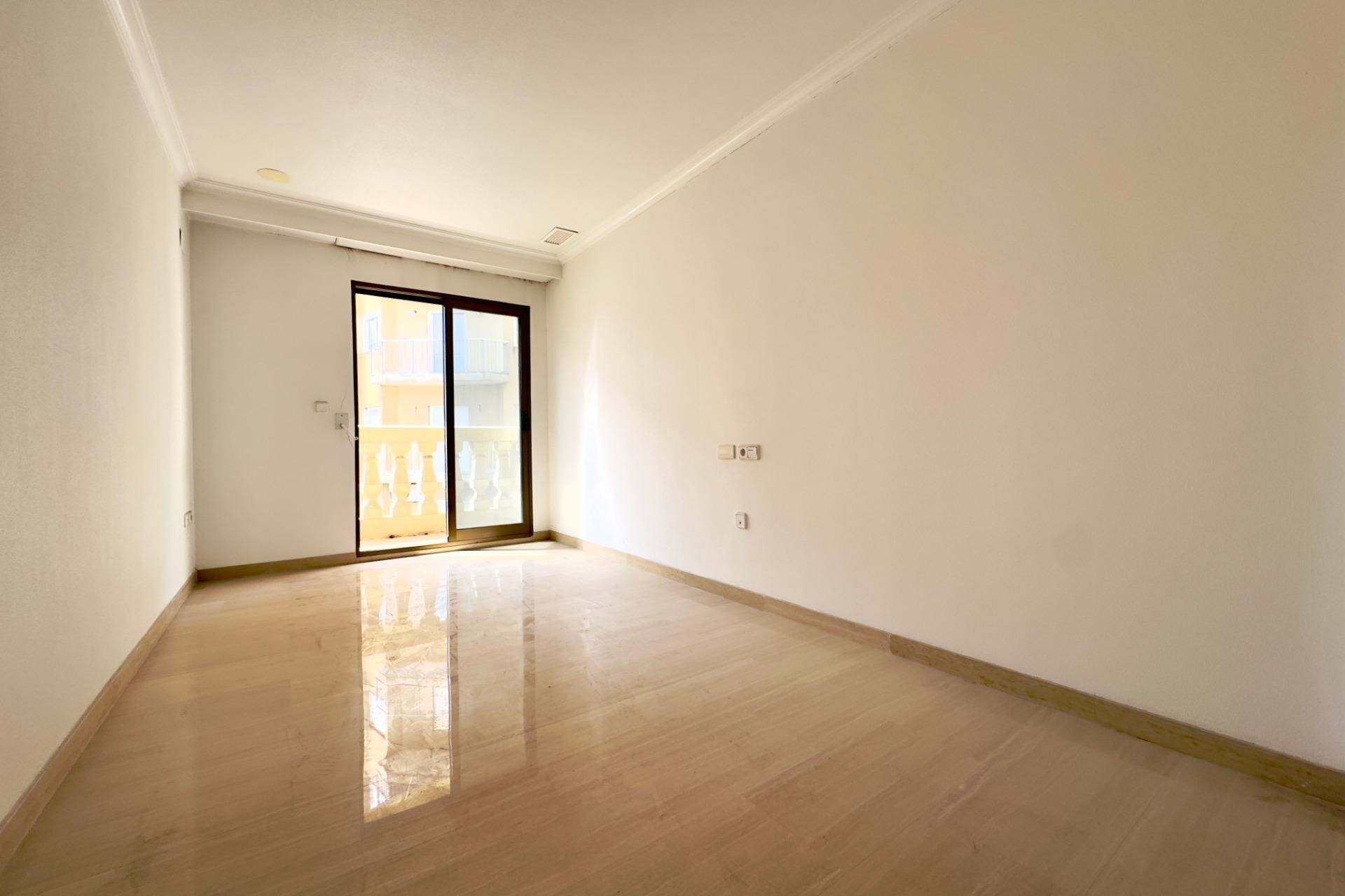 Resale - Apartment - Elche - Center