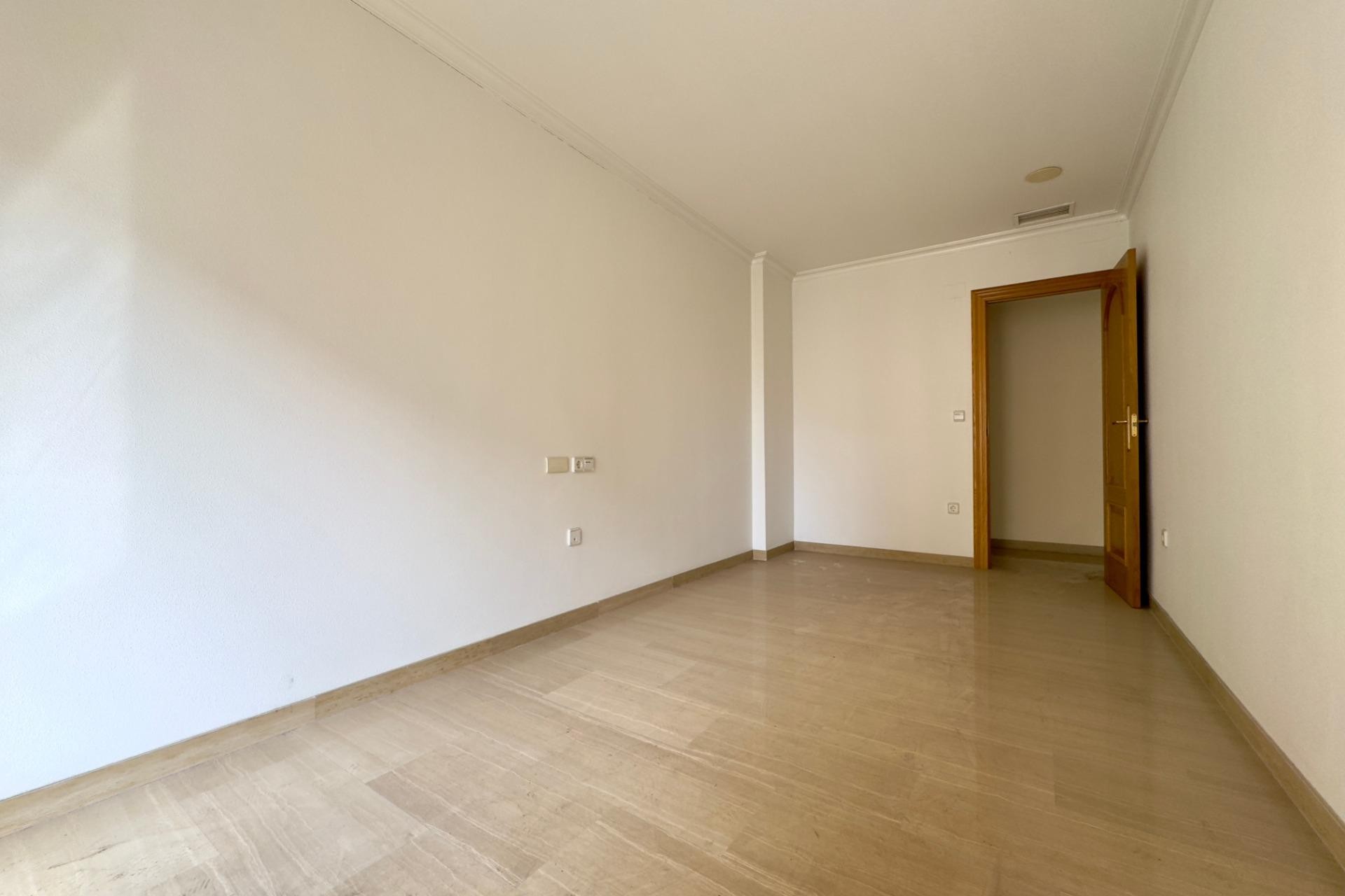 Resale - Apartment - Elche - Center