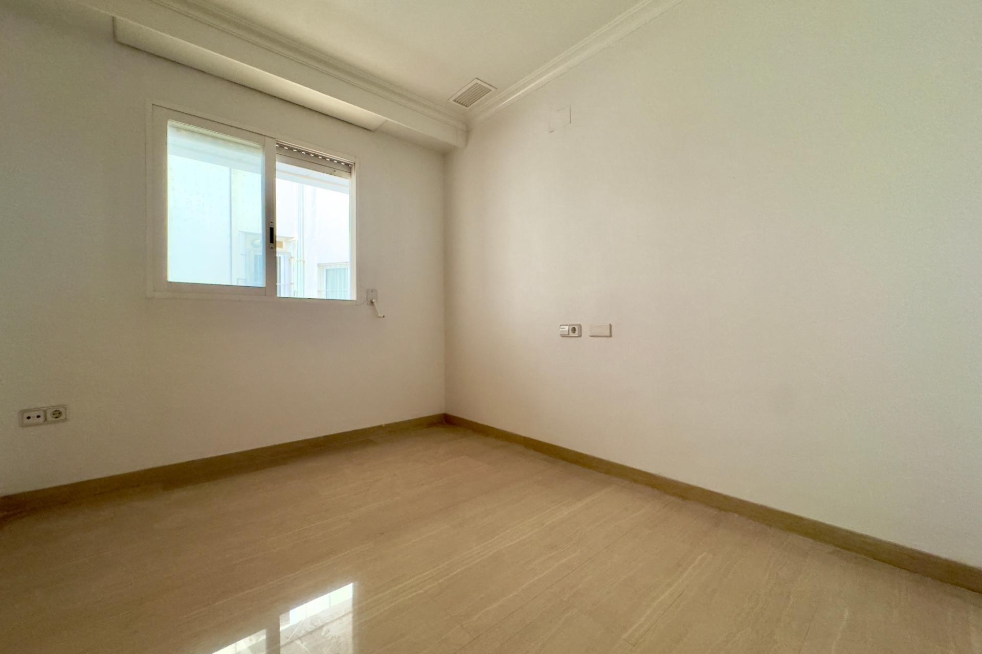 Resale - Apartment - Elche - Center