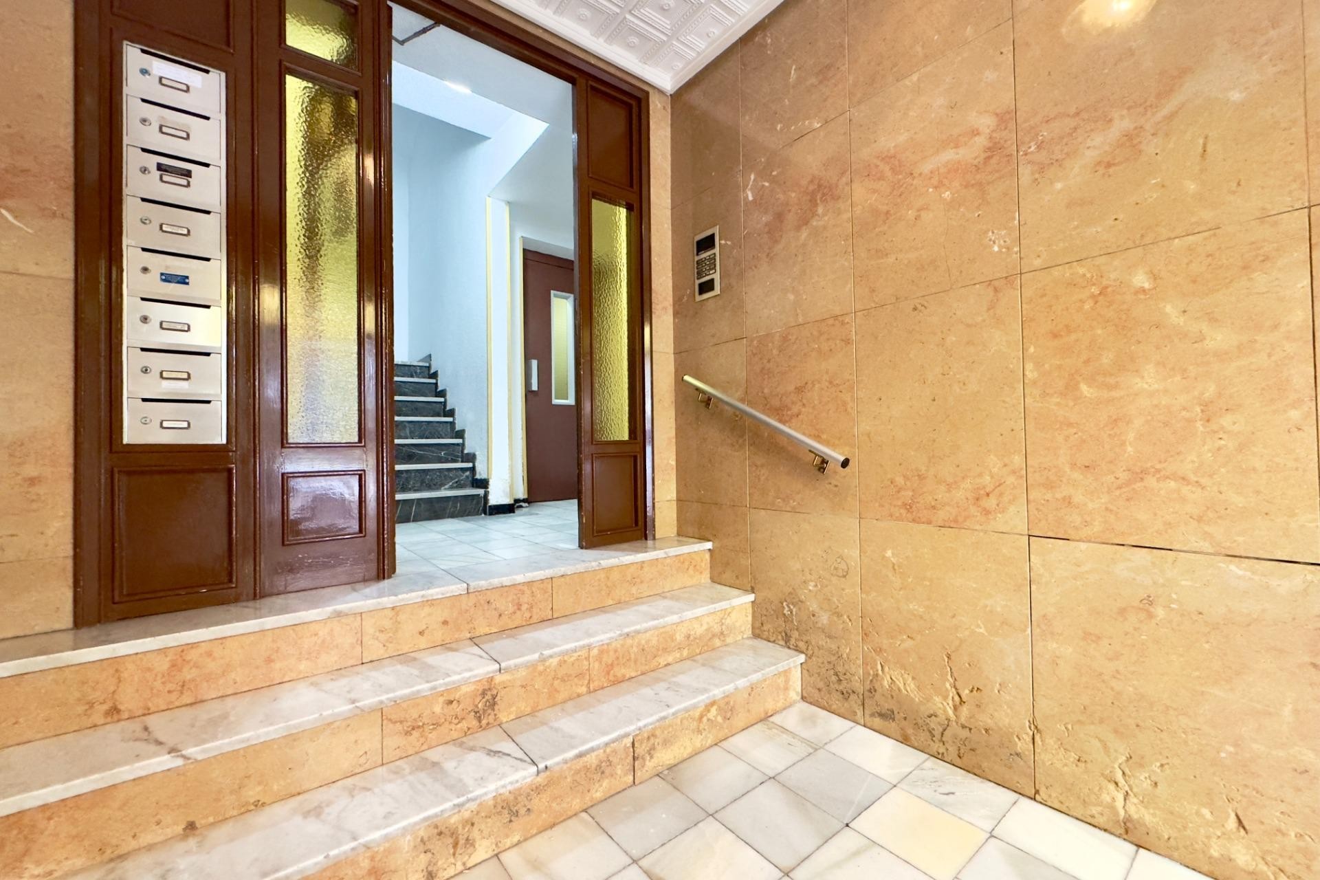 Resale - Apartment - Elche - Corazon de Jesus