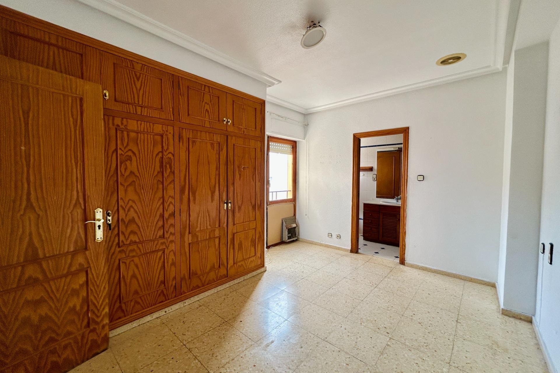 Resale - Apartment - Elche - Reina Victoria-Miguel Hernández
