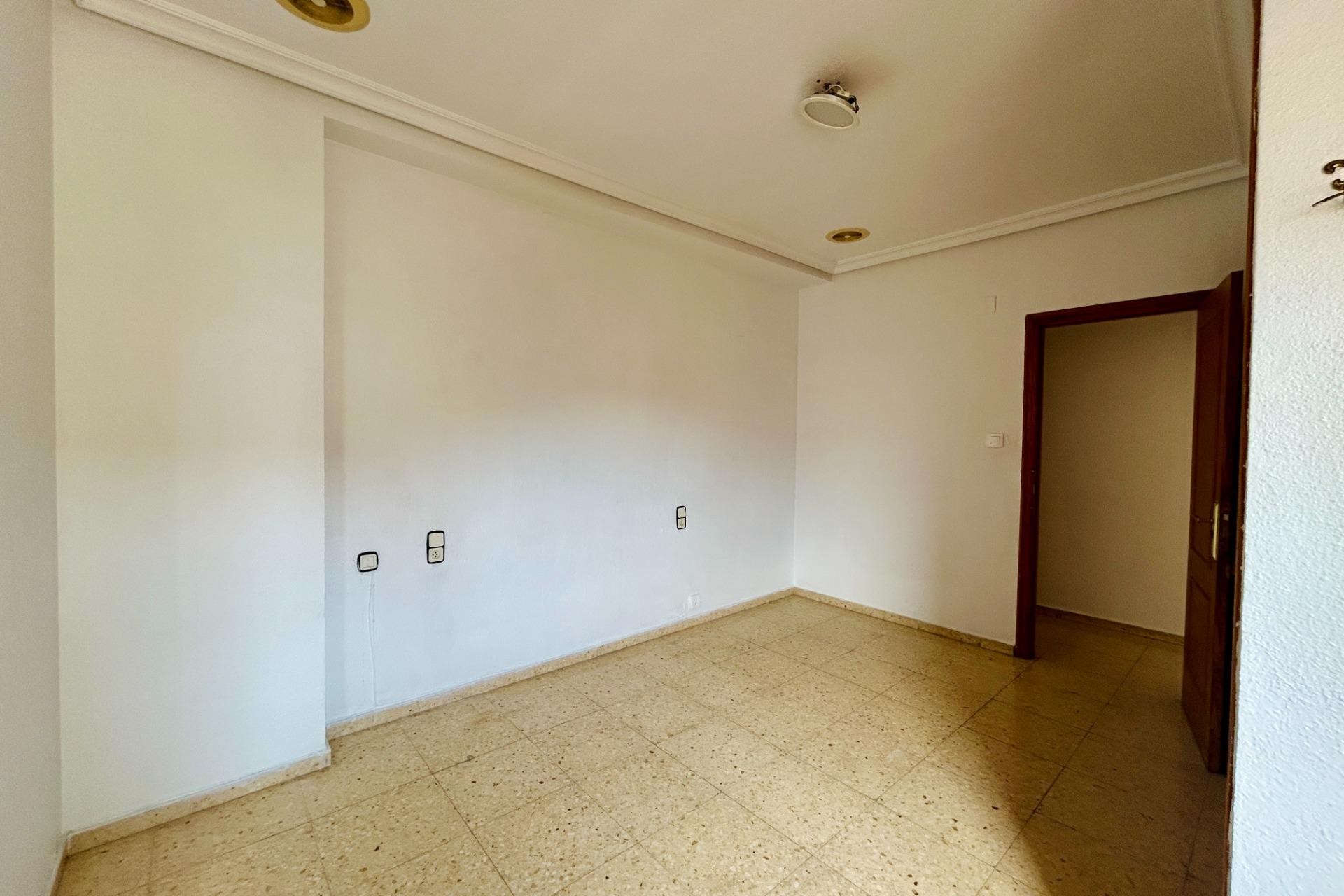 Resale - Apartment - Elche - Reina Victoria-Miguel Hernández