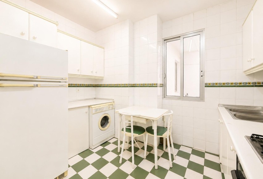 Resale - Apartment / flat - Alicante - Mercado