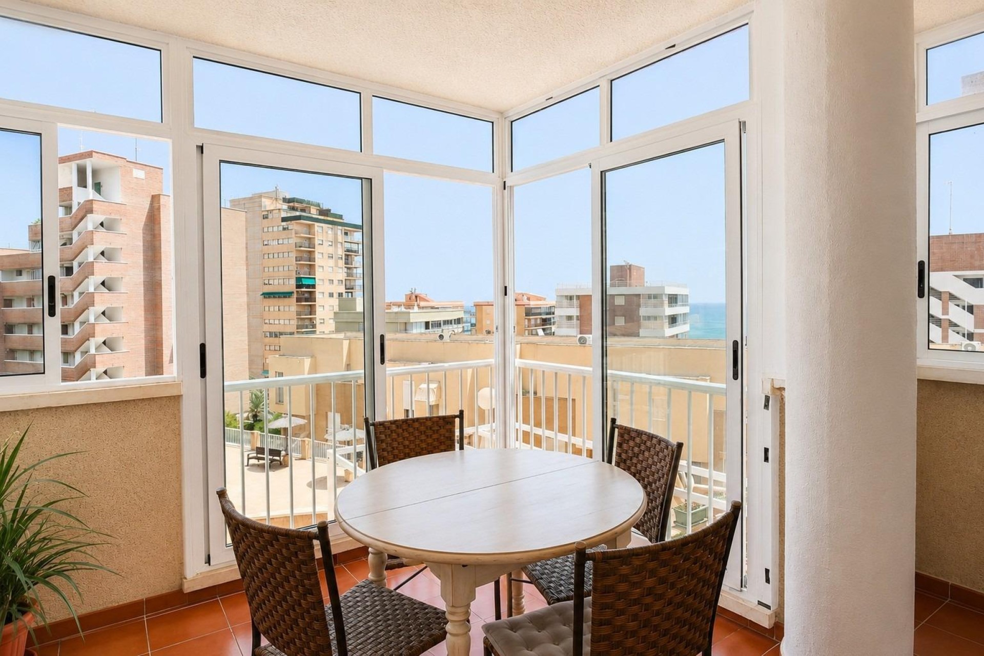 Resale - Apartment / flat - Arenales del Sol - Segunda linea playa