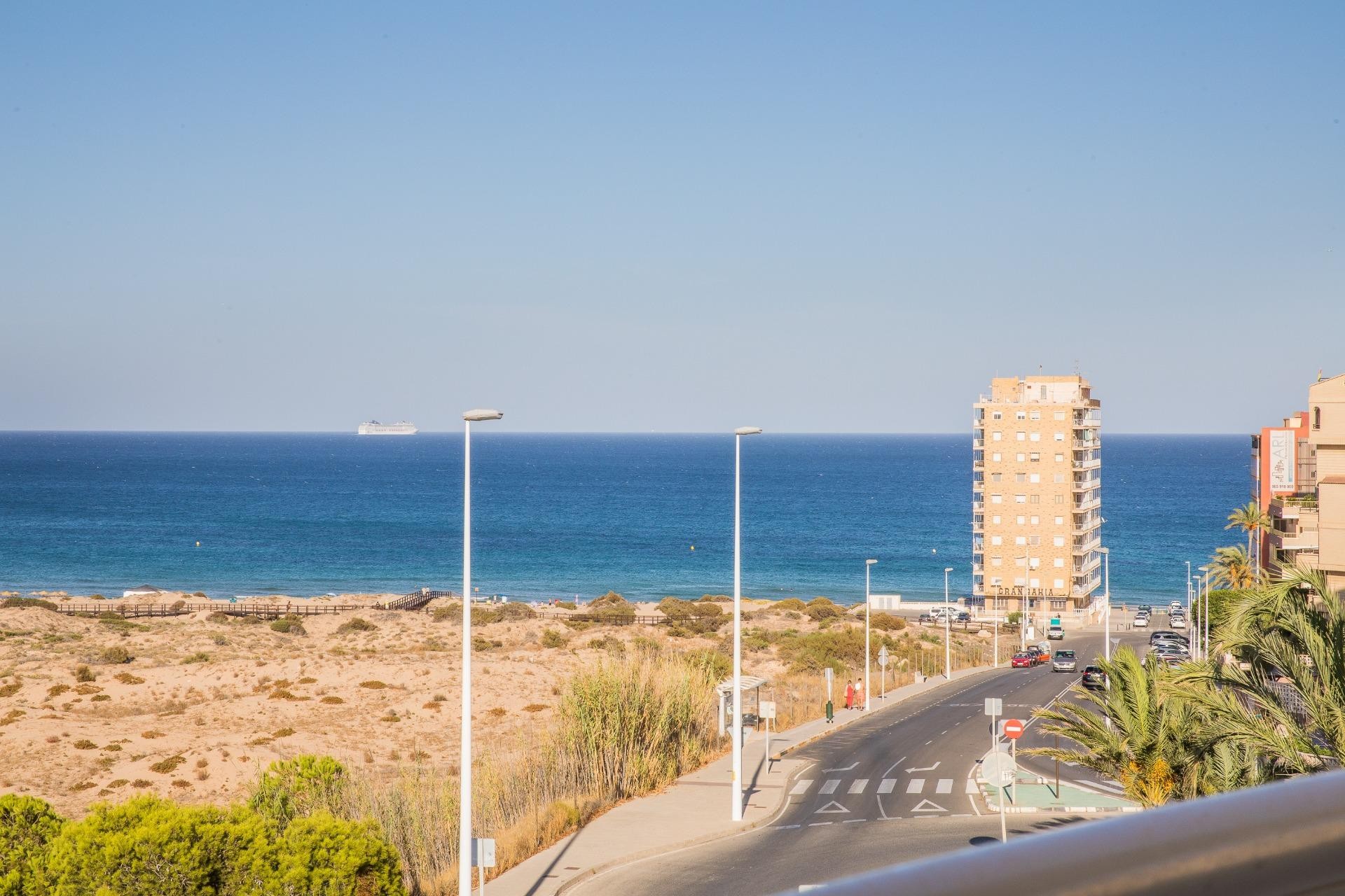 Resale - Apartment / flat - Arenales del Sol - Zona paseo maritimo