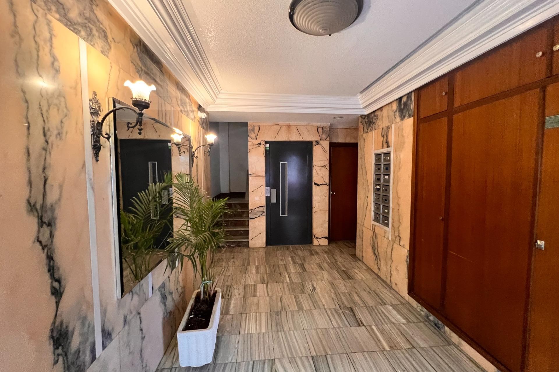 Resale - Apartment / flat - Elche - Plaza Crevillente