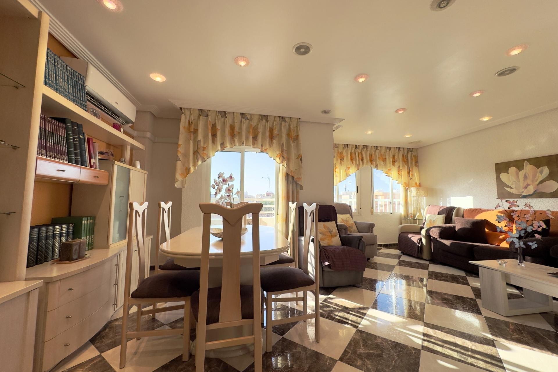Resale - Apartment / flat - Elche - Plaza Madrid