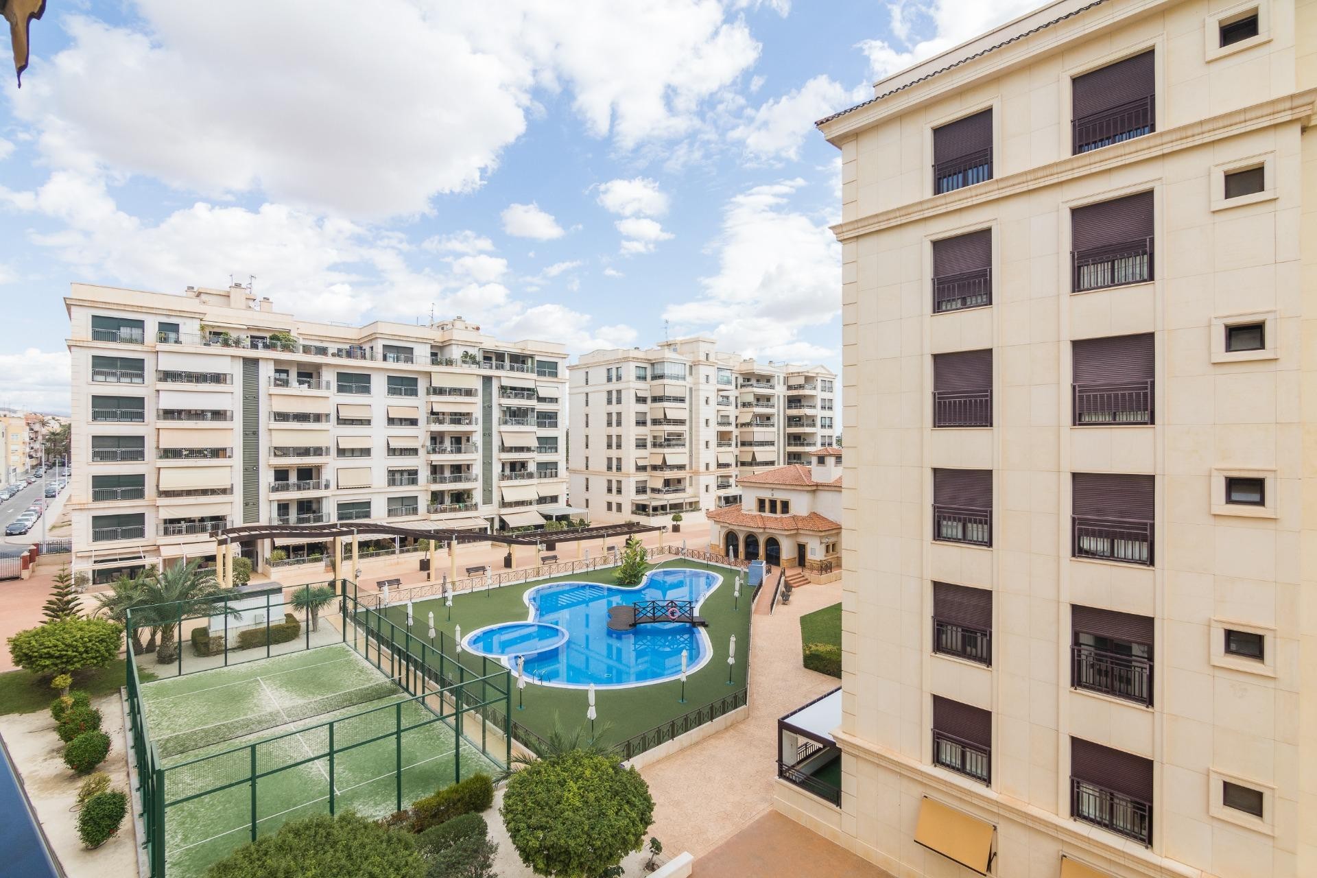 Resale - Apartment / flat - Elche - Torreta - Portalada