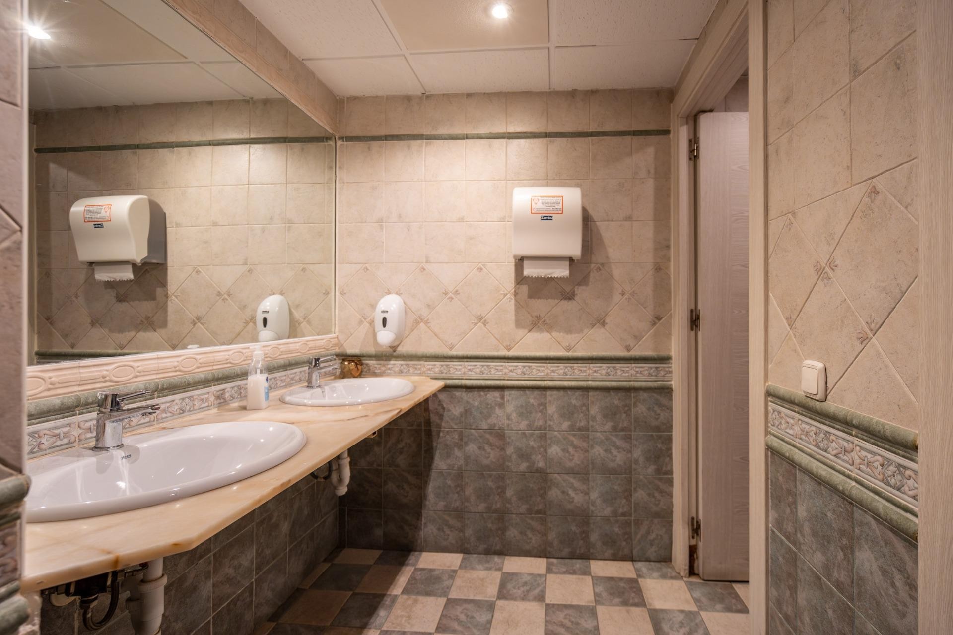 Resale - Commercial - Arenales del Sol