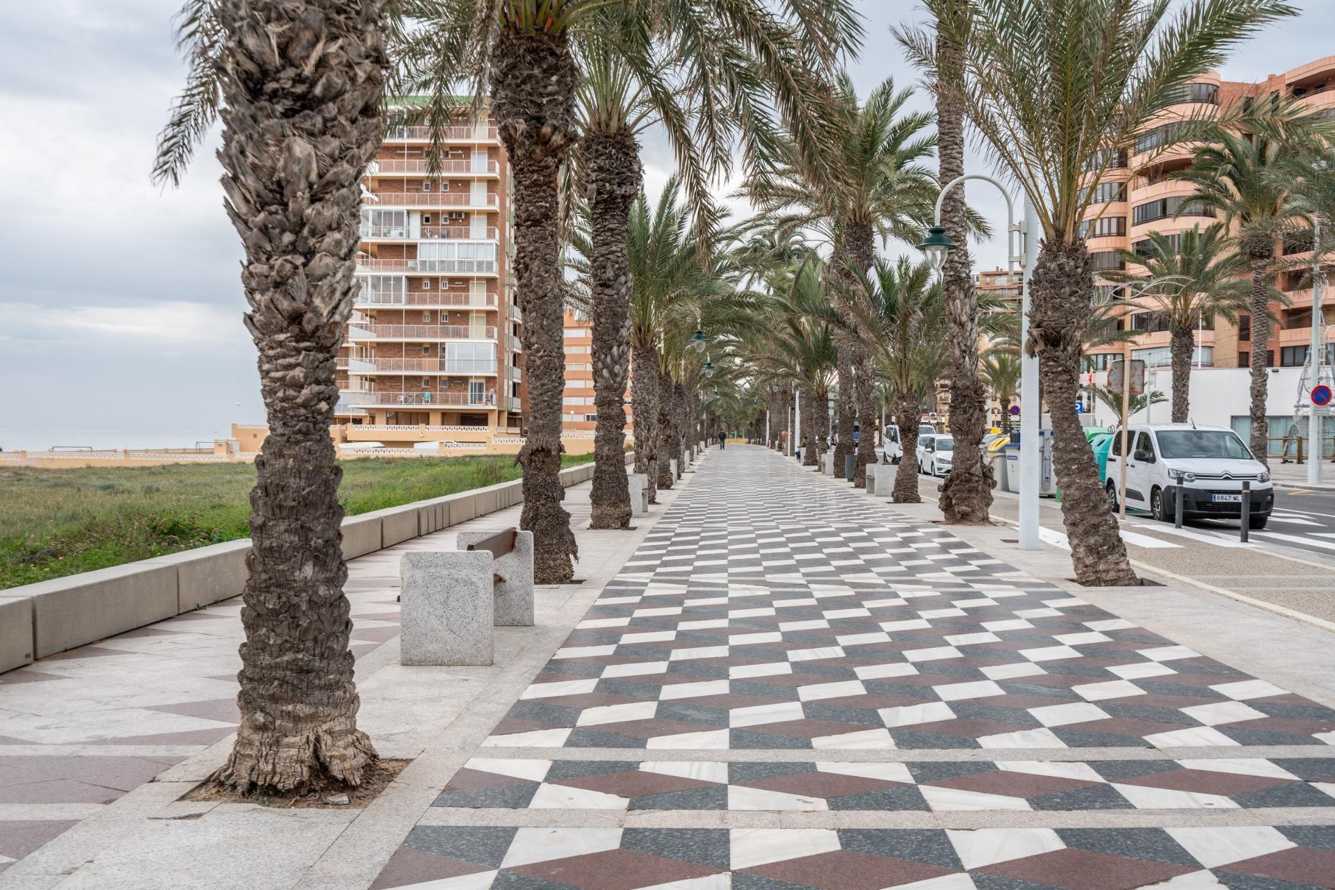 Resale - Commercial - Arenales del Sol