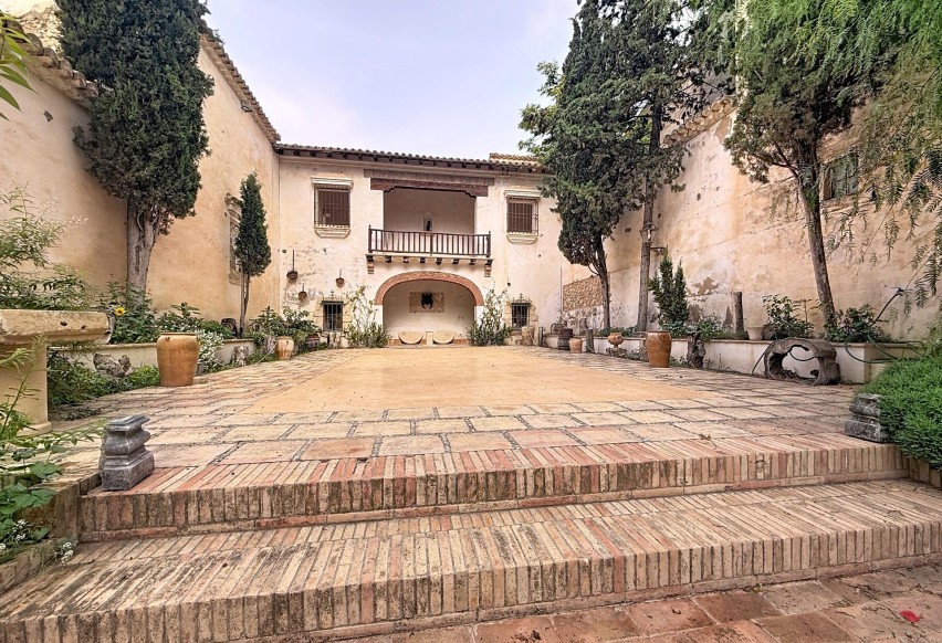 Resale - house - Biar - Ayuntamiento