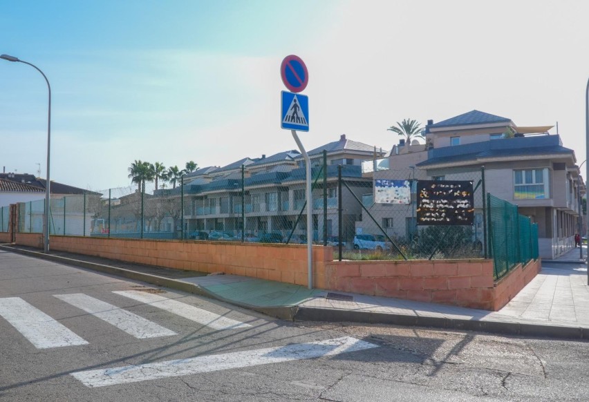 Resale - Plot / Land - Pilar de la Horadada - PILAR DE LA HORADADA