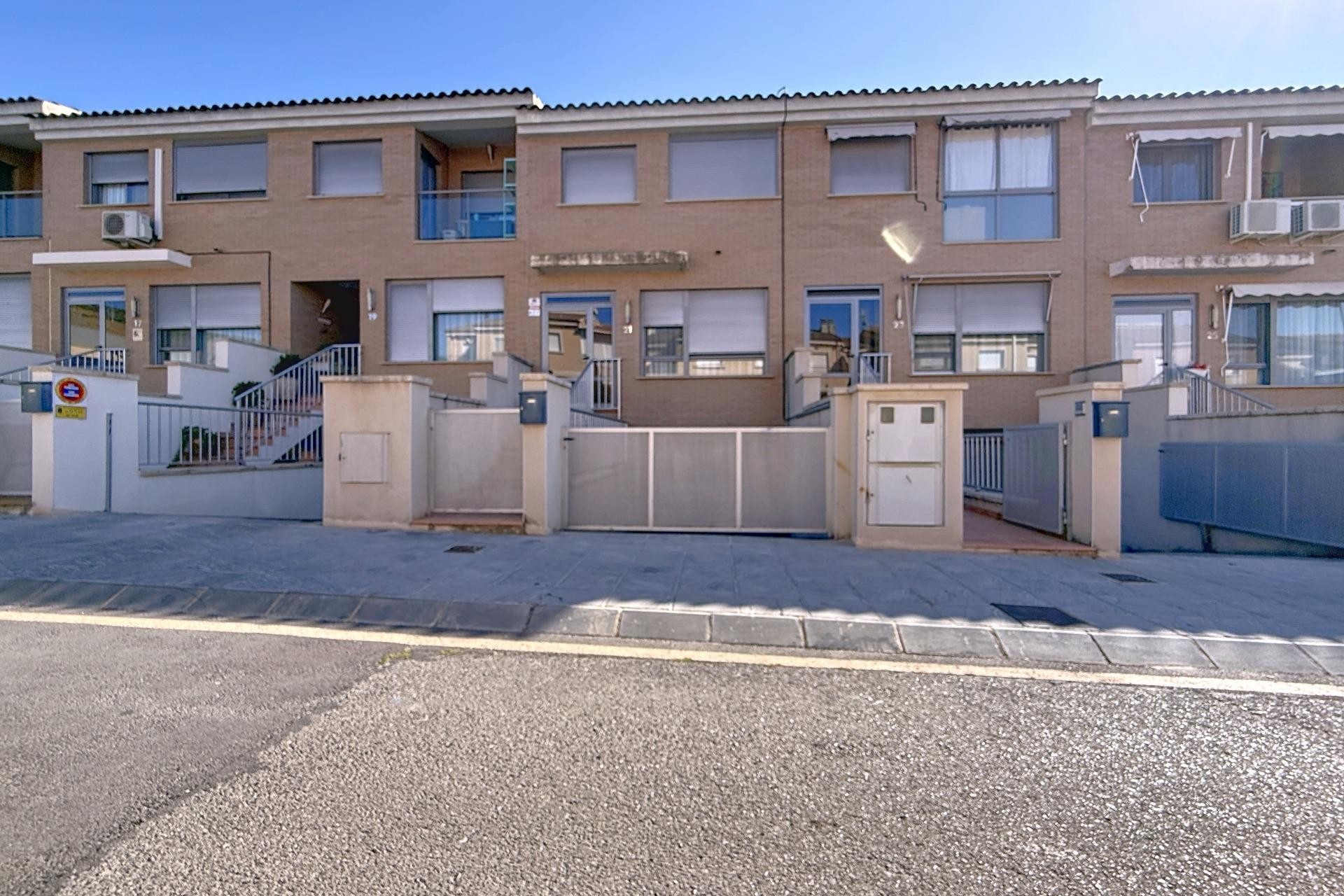 Resale - Townhouse - Onil - San Jaime