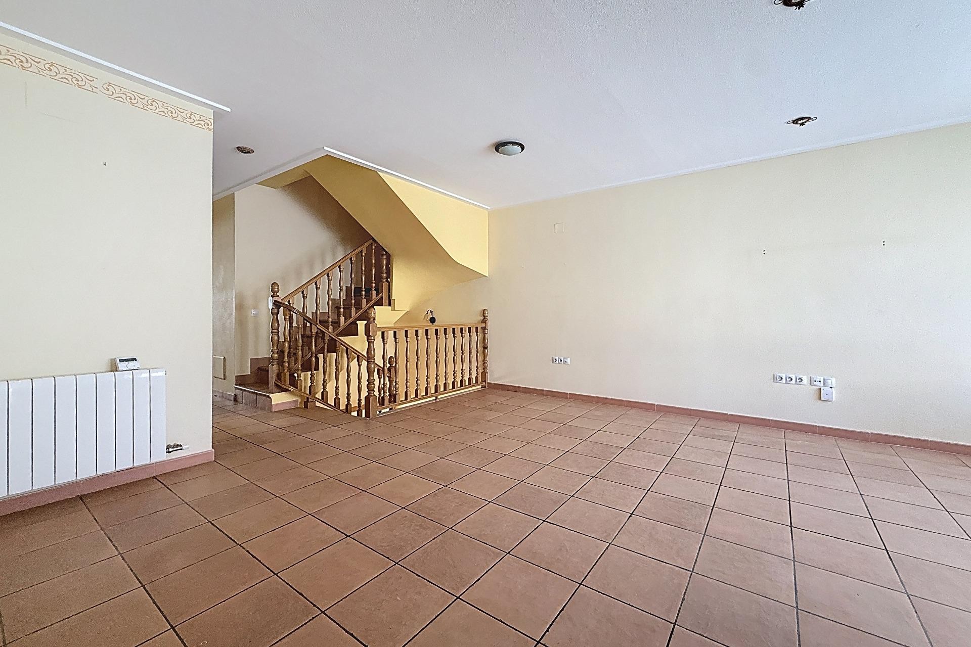 Resale - Townhouse - Onil - San Jaime