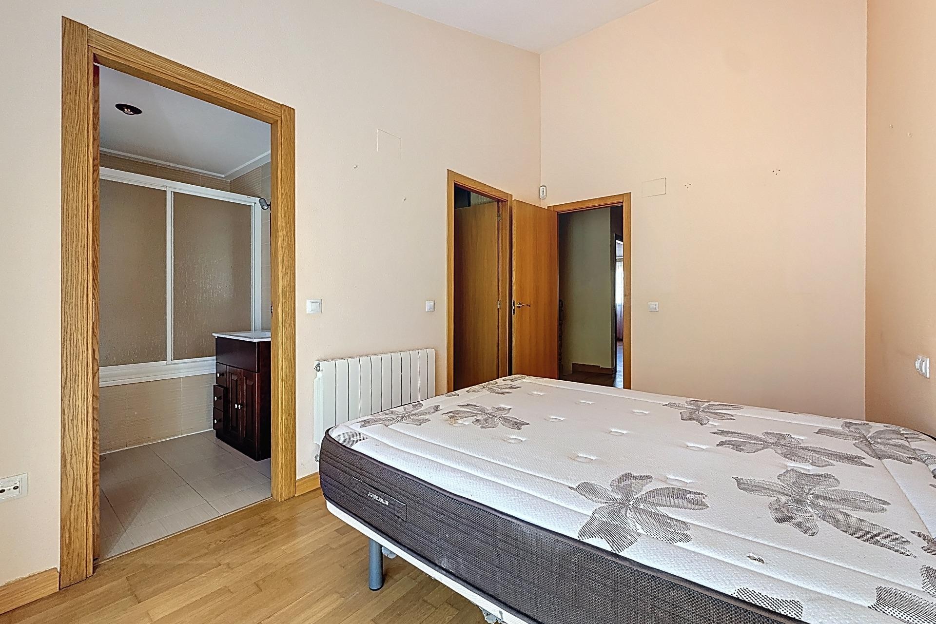 Resale - Townhouse - Onil - San Jaime