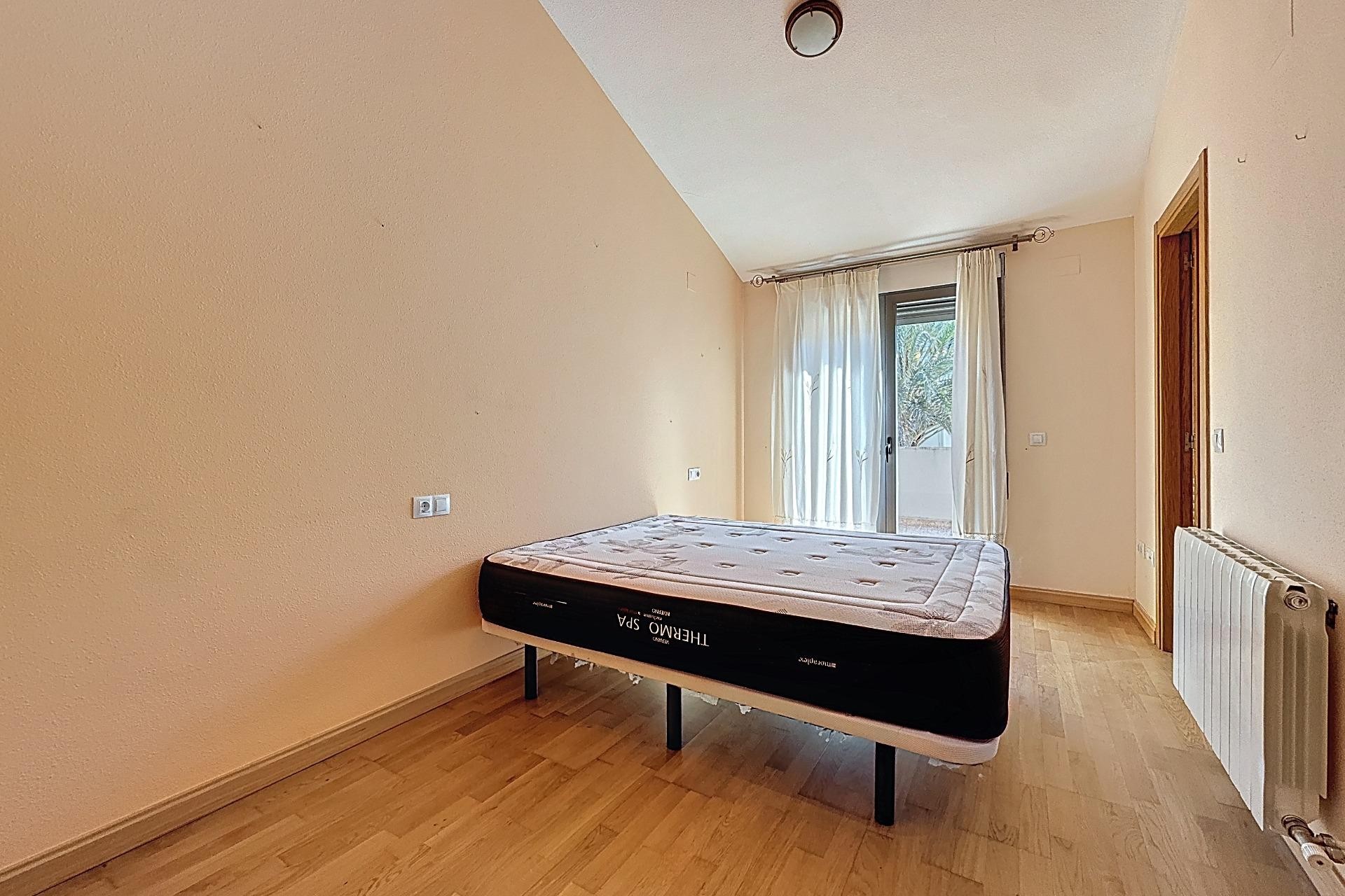 Resale - Townhouse - Onil - San Jaime