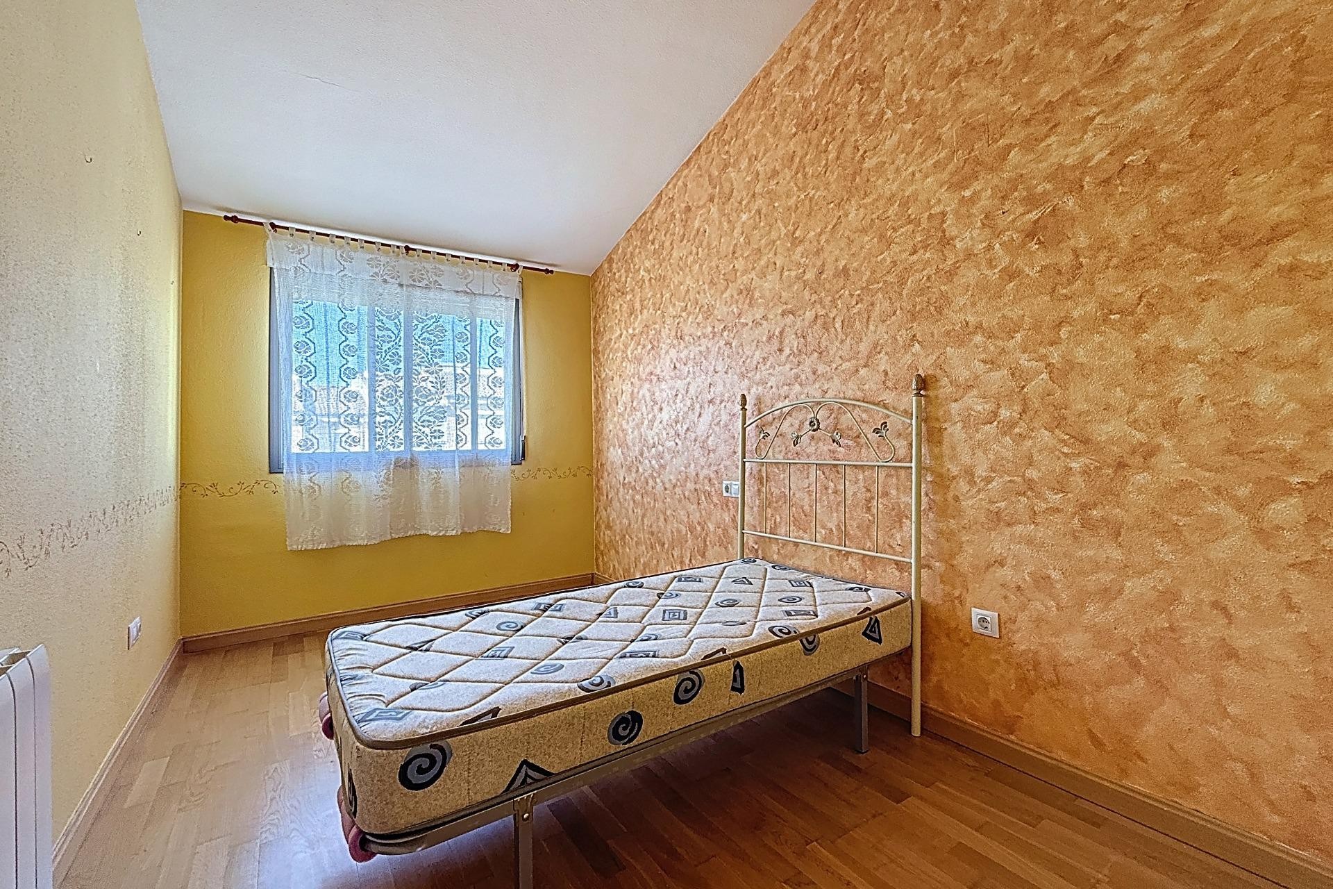 Resale - Townhouse - Onil - San Jaime