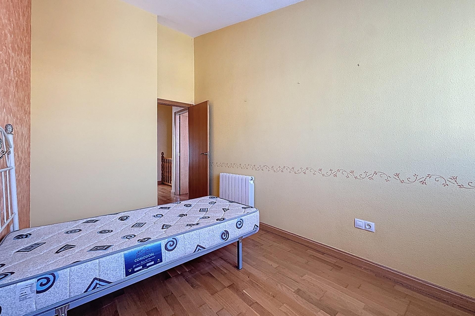 Resale - Townhouse - Onil - San Jaime