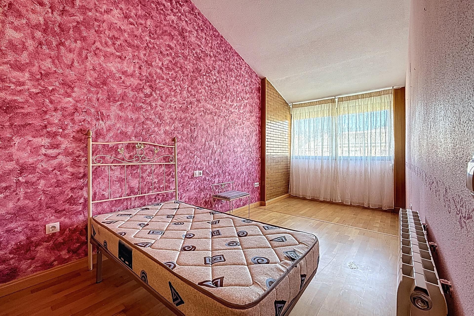 Resale - Townhouse - Onil - San Jaime