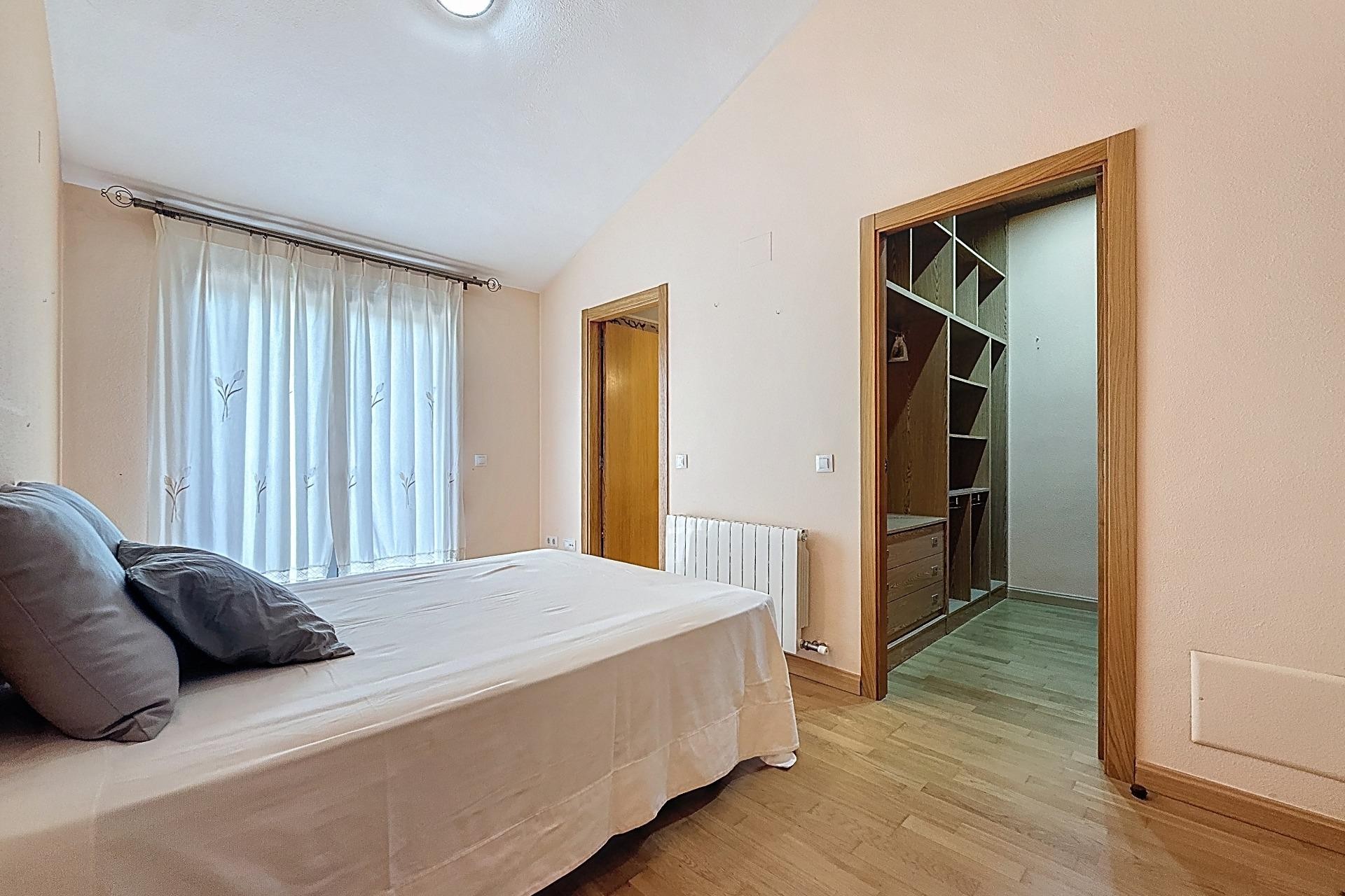 Resale - Townhouse - Onil - San Jaime