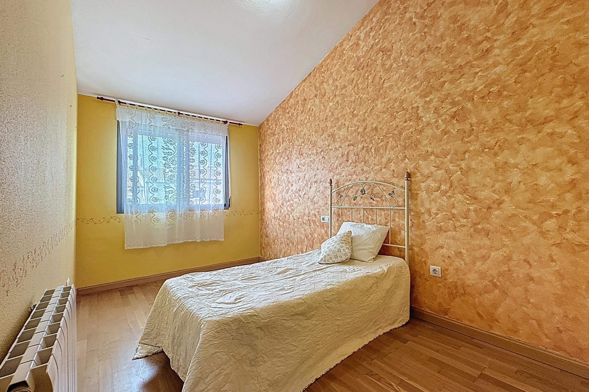 Resale - Townhouse - Onil - San Jaime