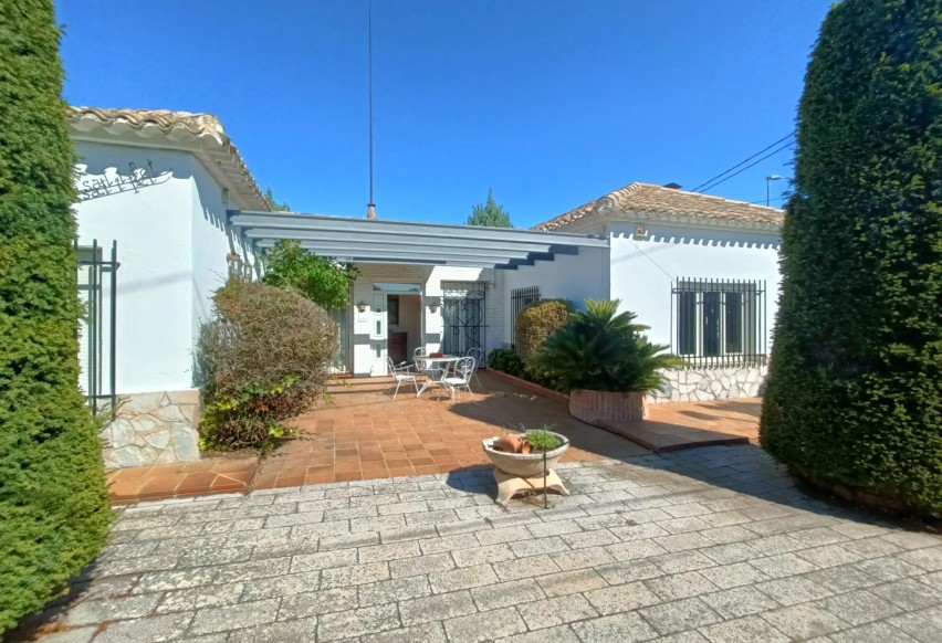 Resale - Villa - Banyeres de Mariola - Pedrera