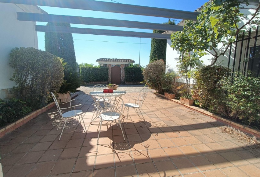 Resale - Villa - Banyeres de Mariola - Pedrera