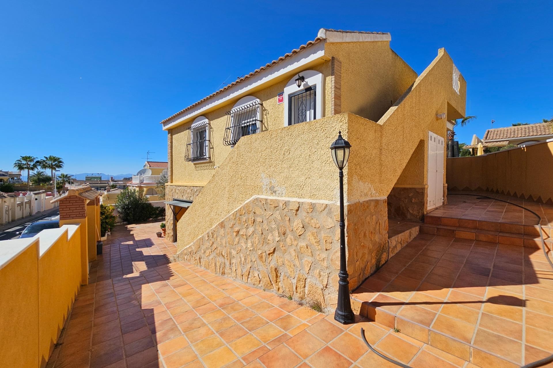 Resale - Villa - Gran alacant - Centro comercial monte y mar
