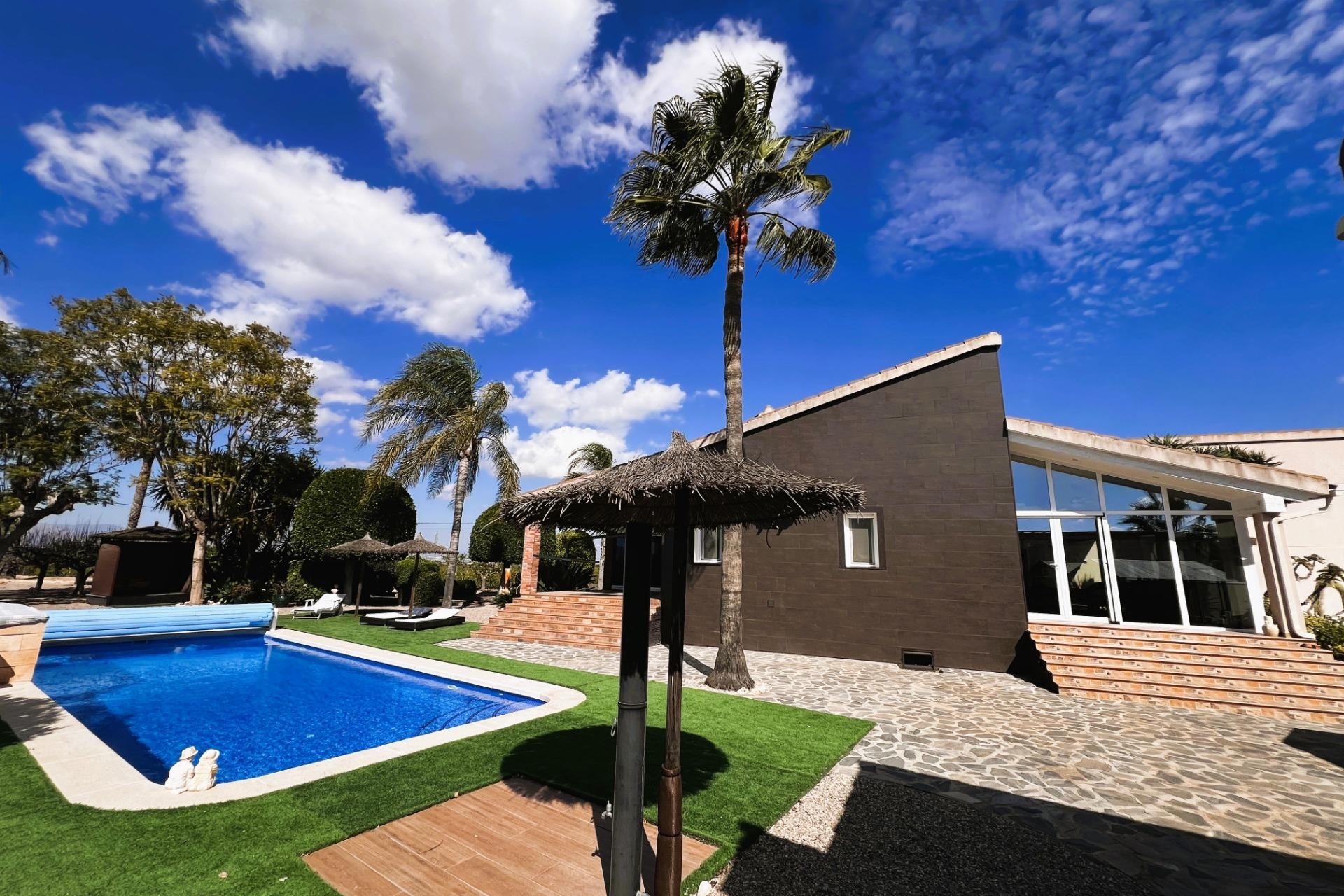 Resale - Villa - Jacarilla