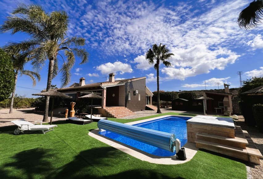 Resale - Villa - Jacarilla