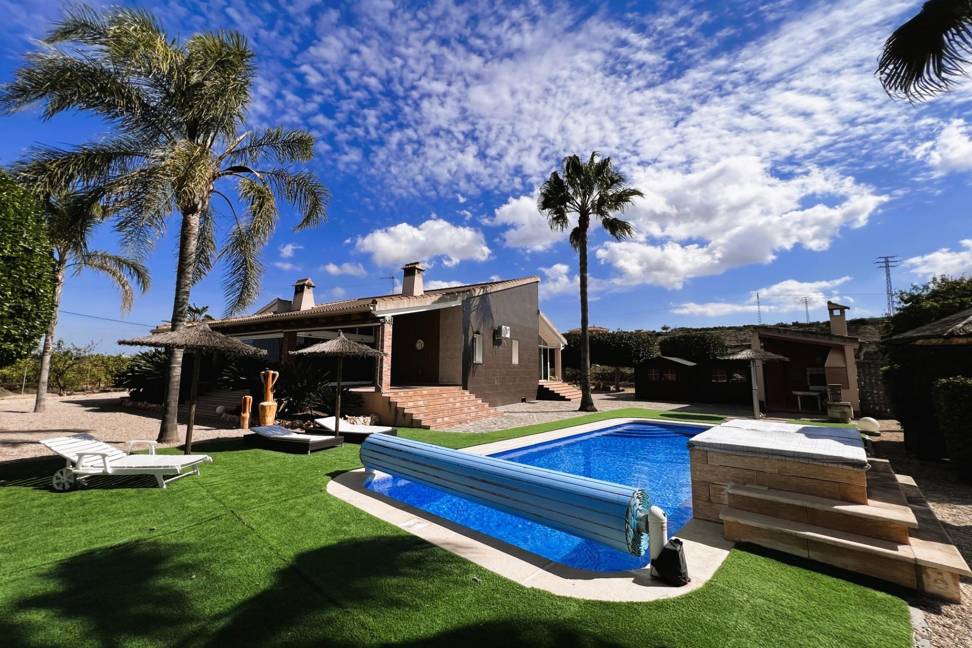 Resale - Villa - Jacarilla