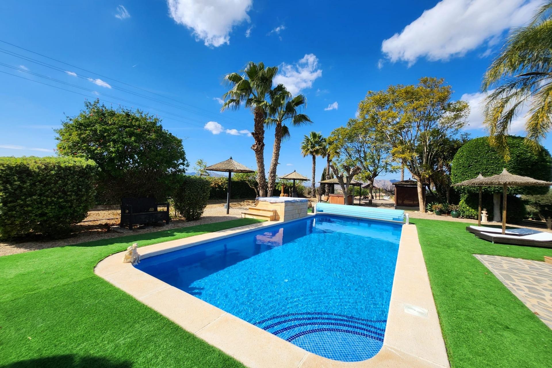 Resale - Villa - Jacarilla