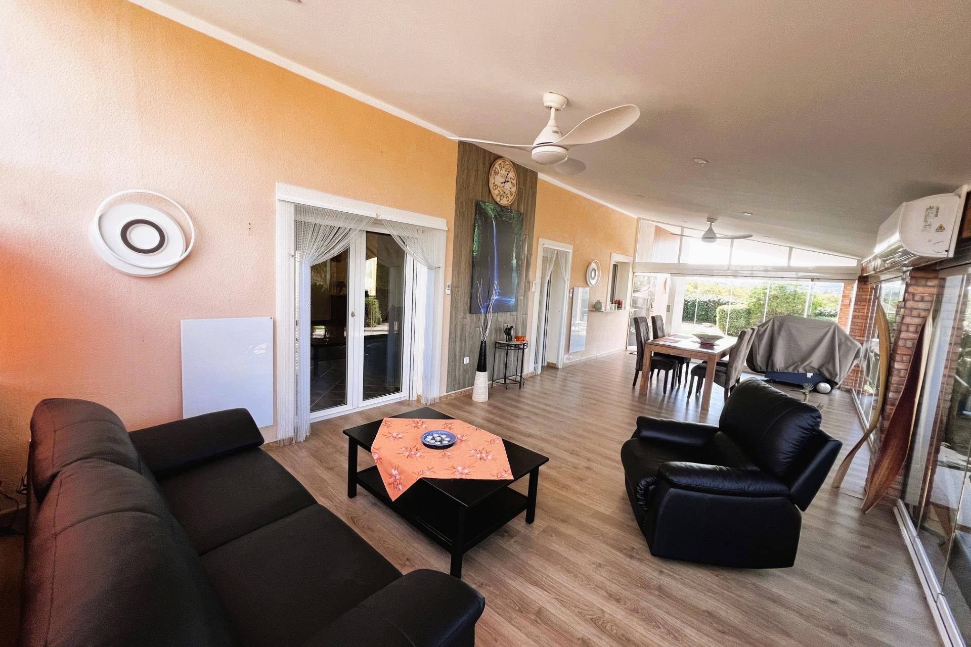 Resale - Villa - Jacarilla