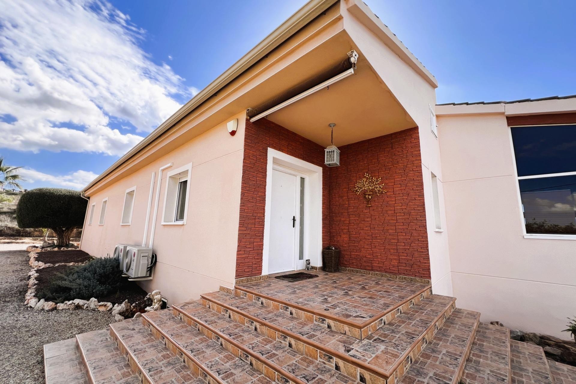 Resale - Villa - Jacarilla