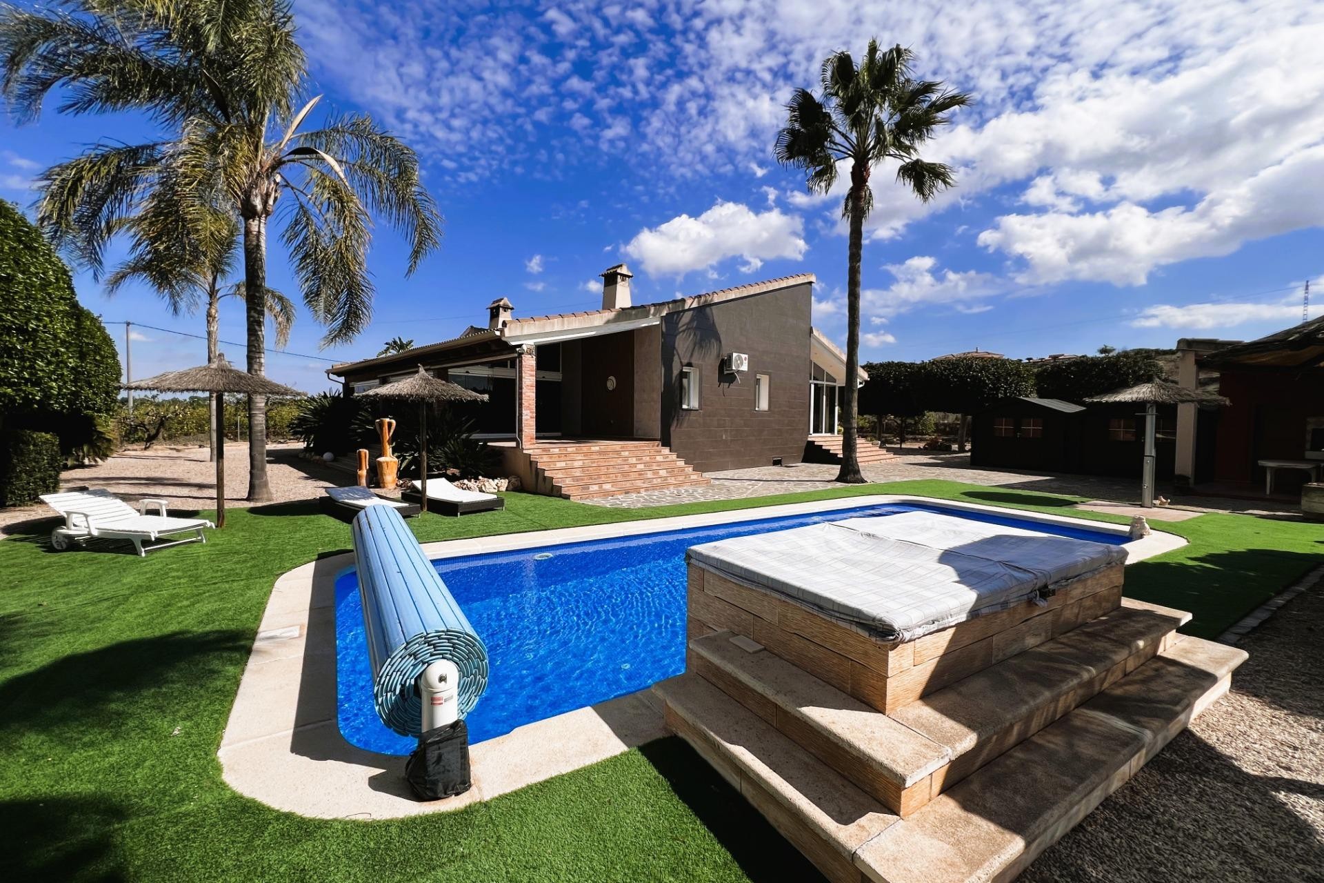 Resale - Villa - Jacarilla