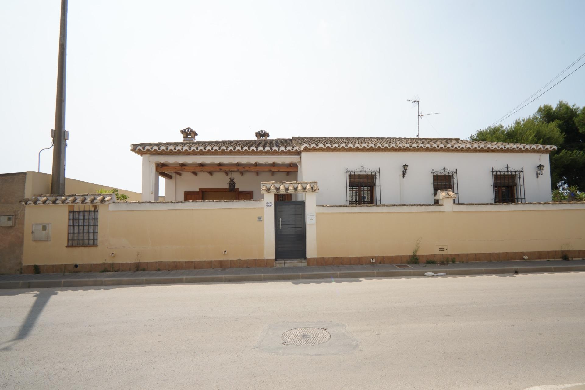 Resale - Villa - Pilar de la Horadada - PILAR DE LA HORADADA