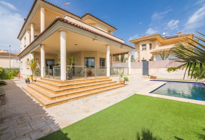 Resale - Villa - Torrellano - Centro