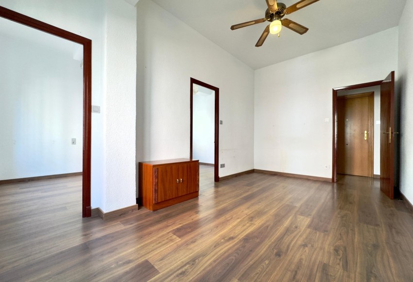 Reventa - Apartment - Elche - Asilo - Pisos Azules