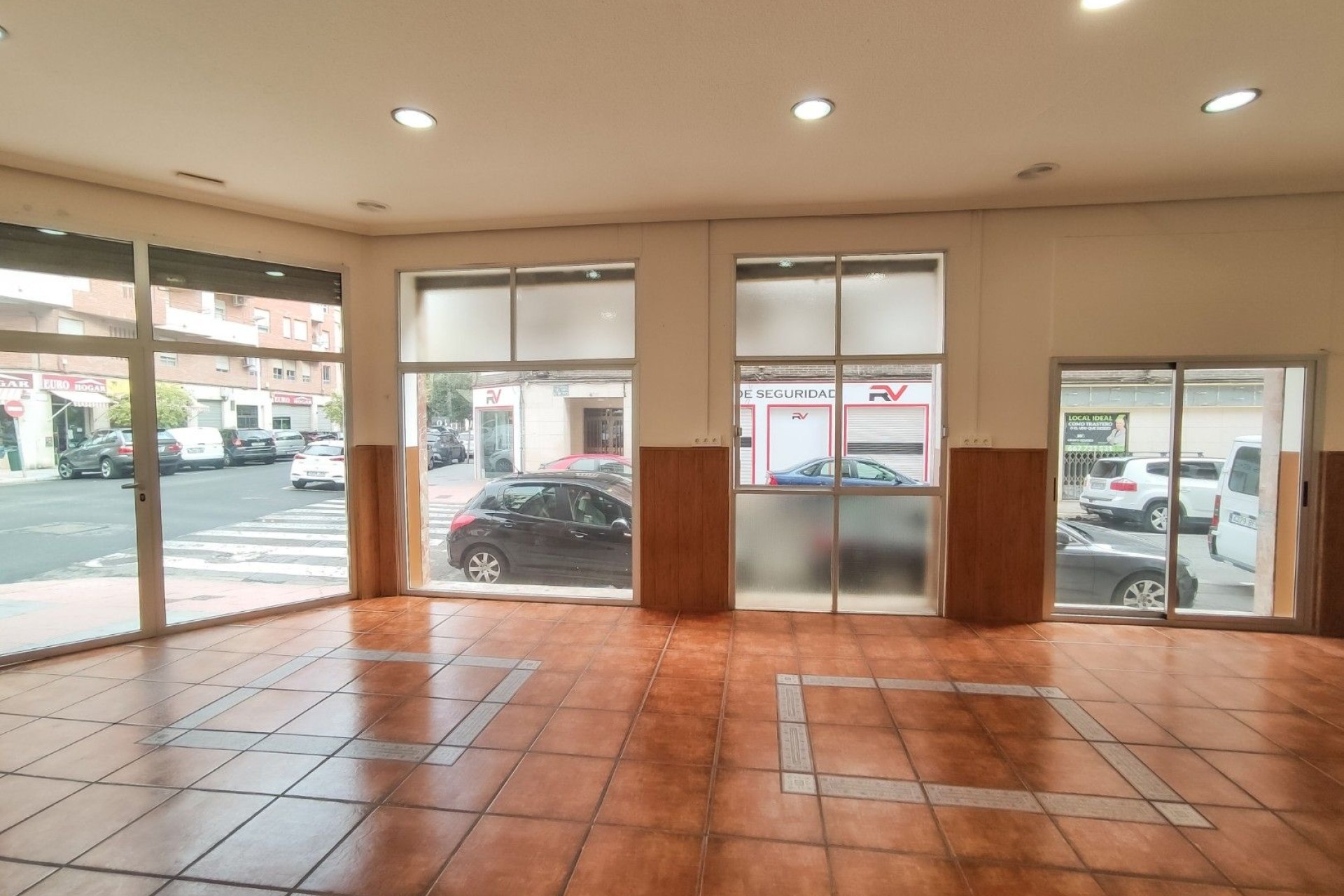 Reventa - Comercial - Elche - Corte Ingles