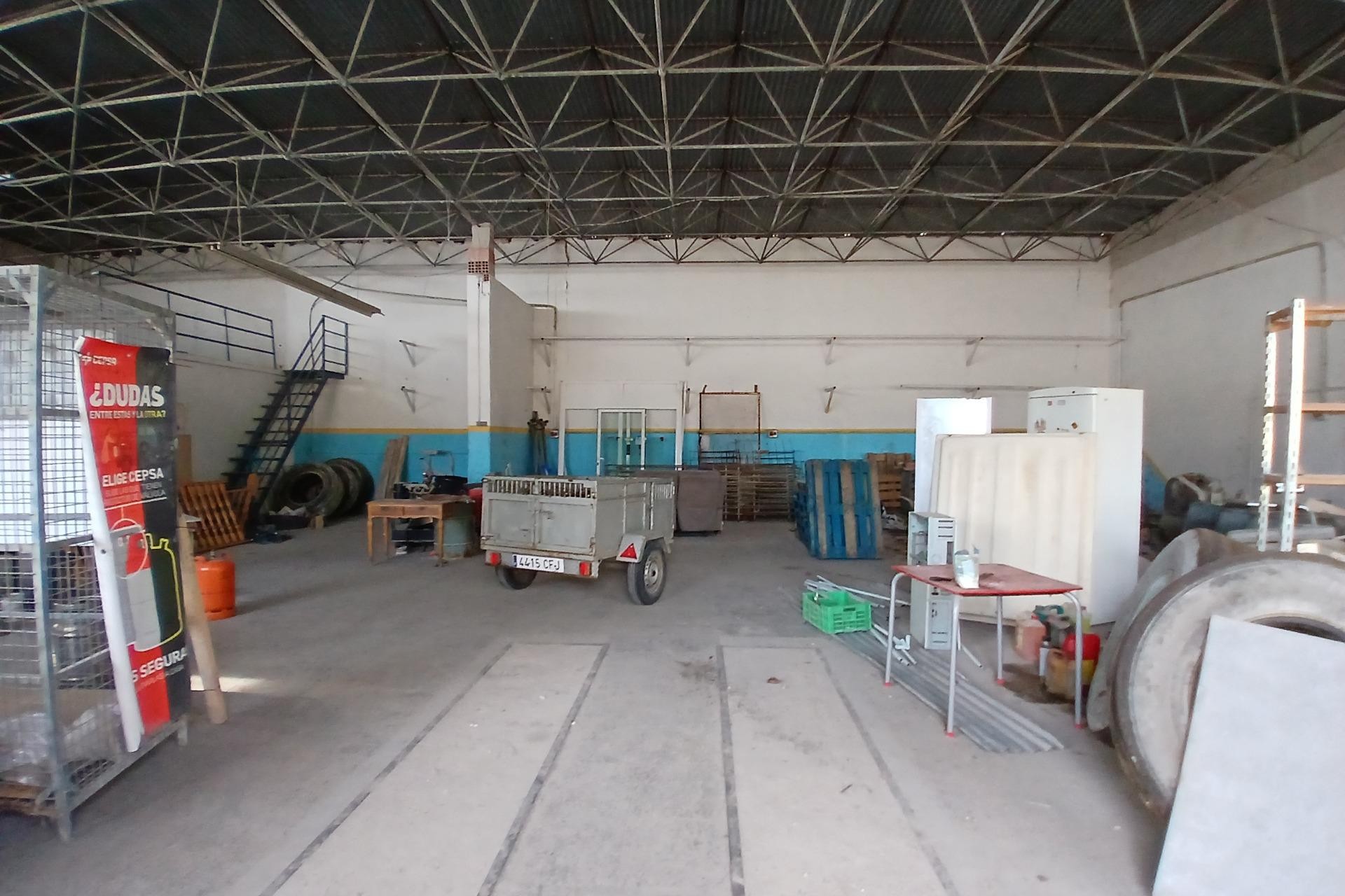 Reventa - Nave industrial - Algueña