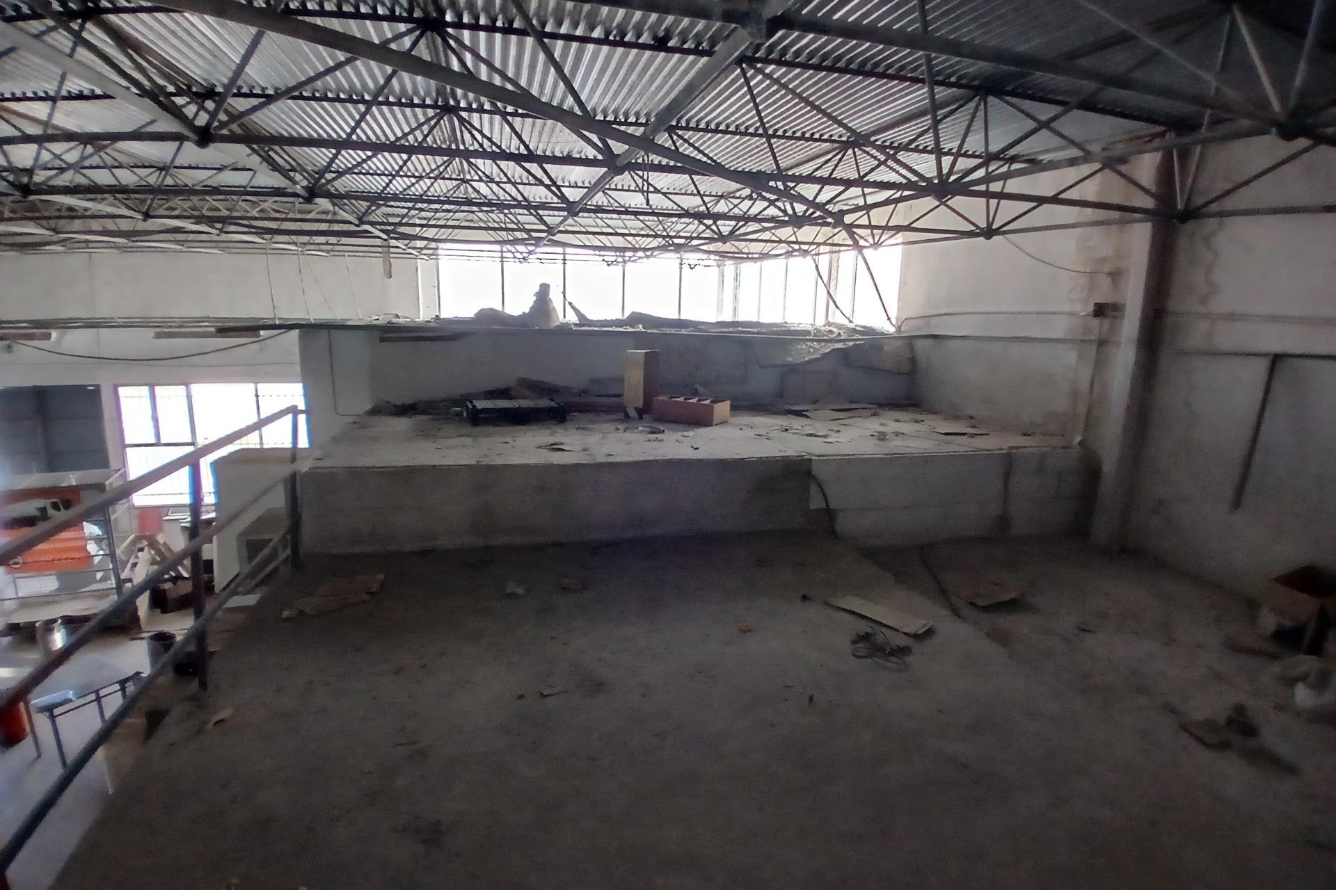 Reventa - Nave industrial - Algueña