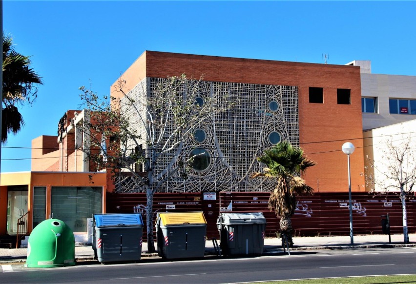 Reventa - Plot - Alicante - Babel