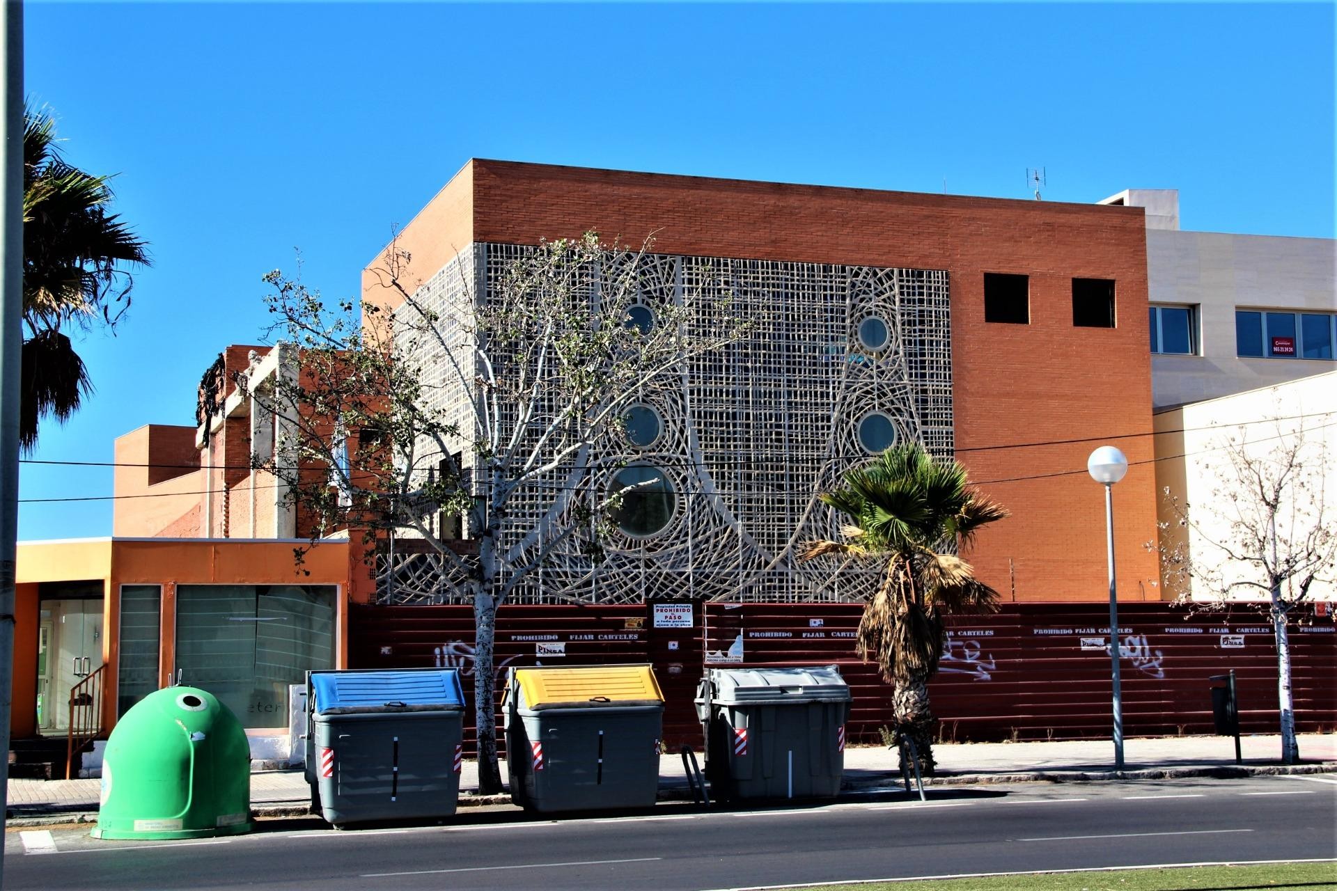 Reventa - Plot - Alicante - Babel