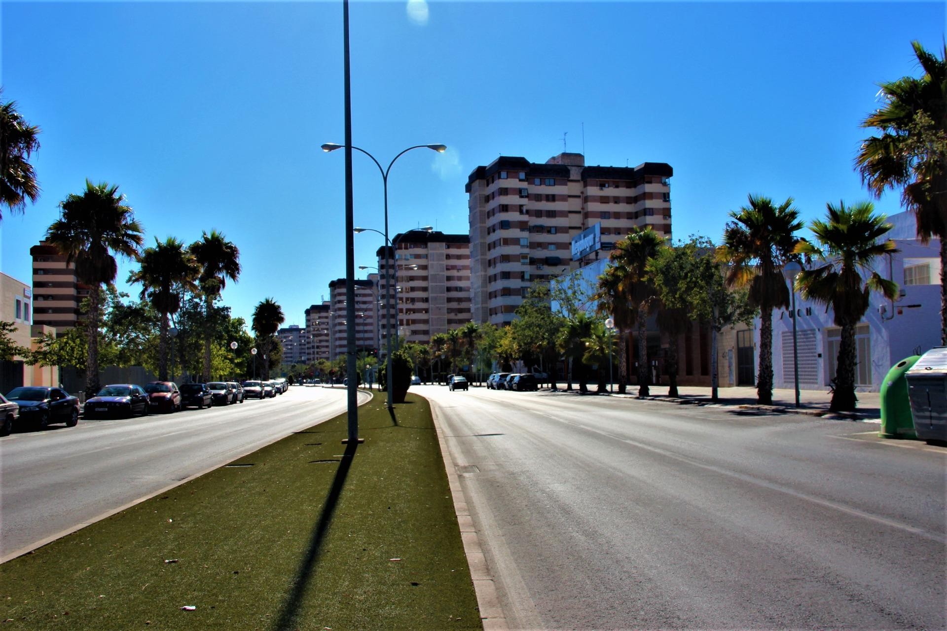 Reventa - Plot - Alicante - Babel