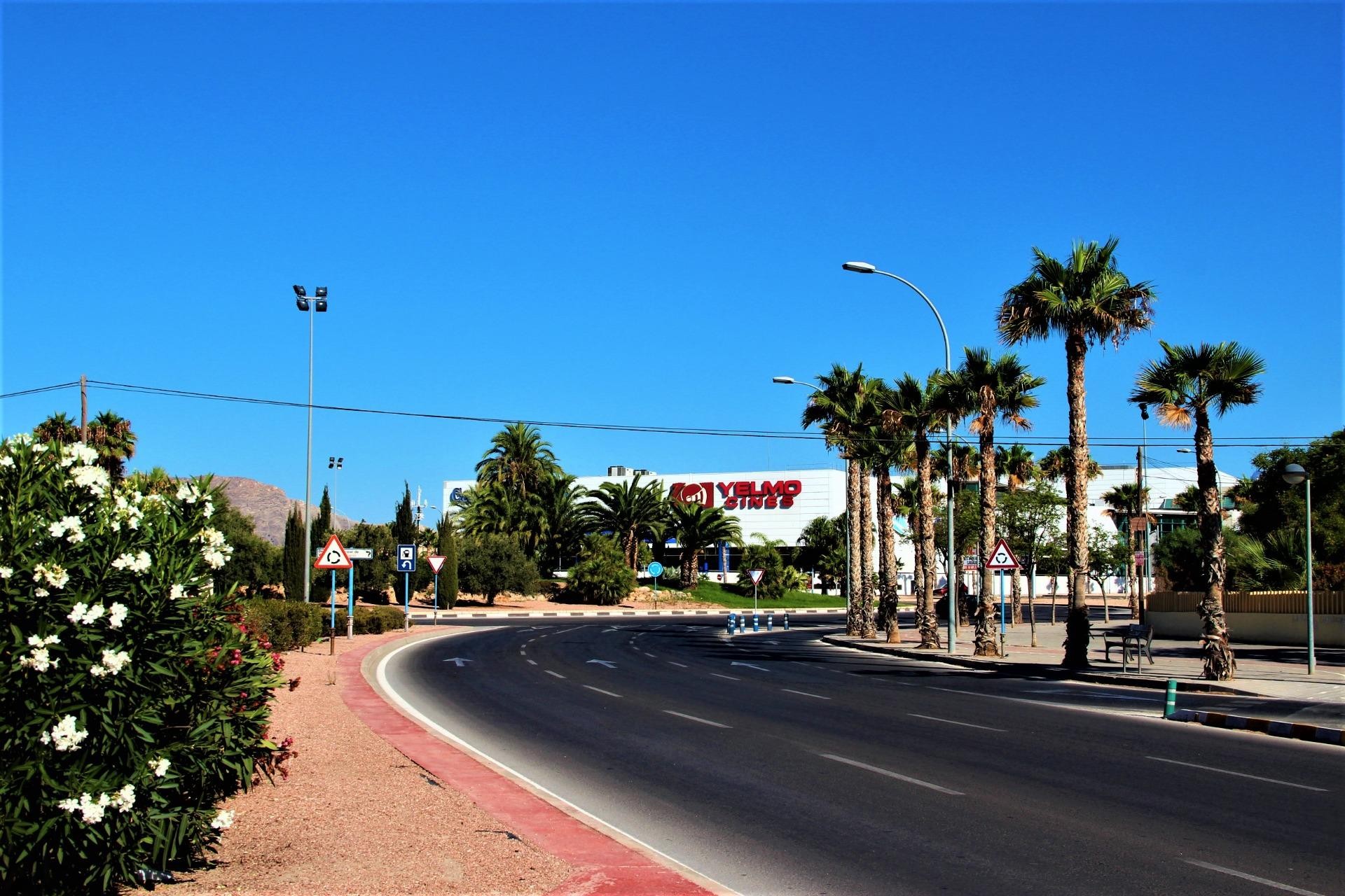 Reventa - Plot - Alicante - Babel