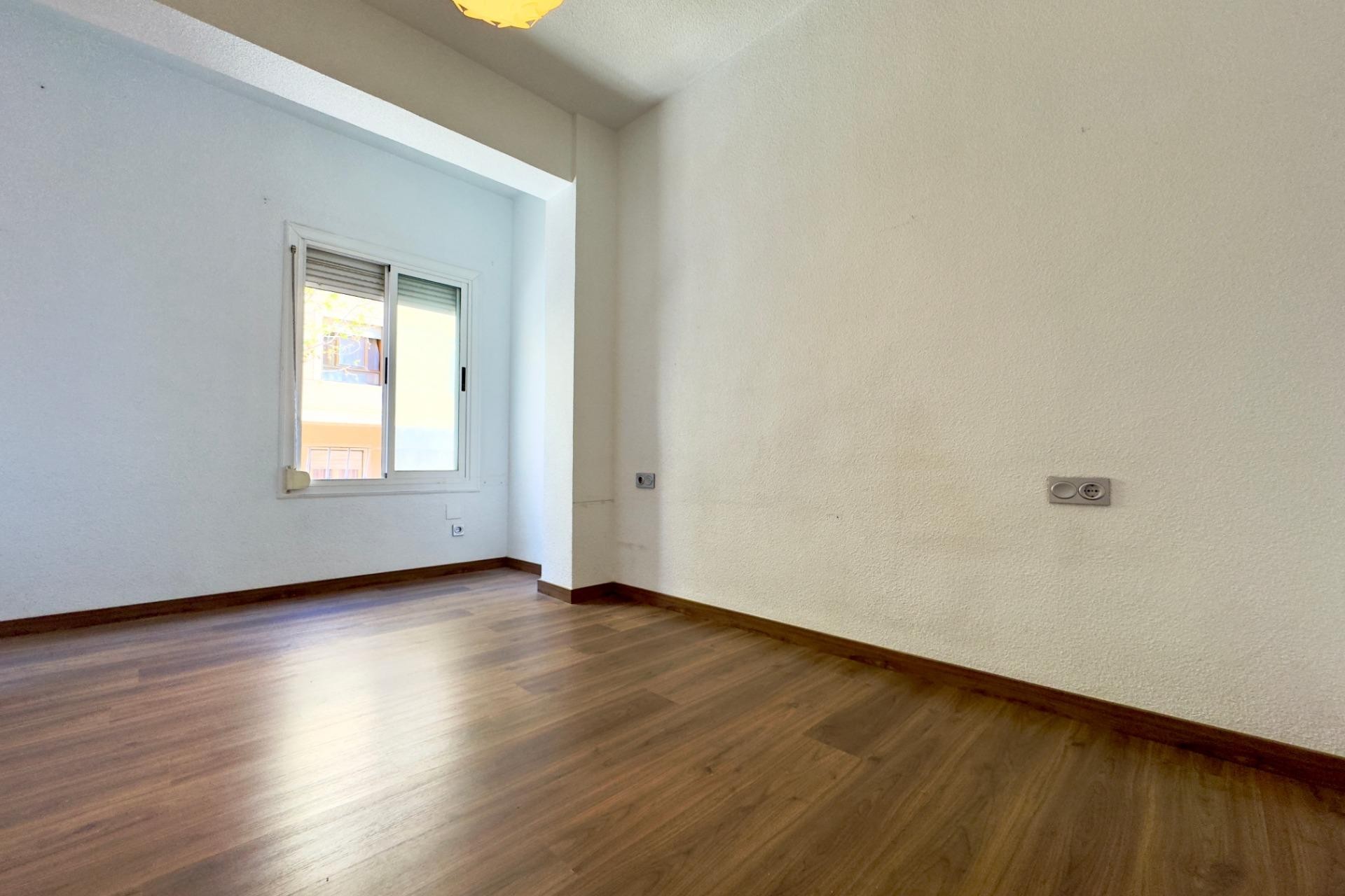 Revente - Apartment - Elche - Asilo - Pisos Azules
