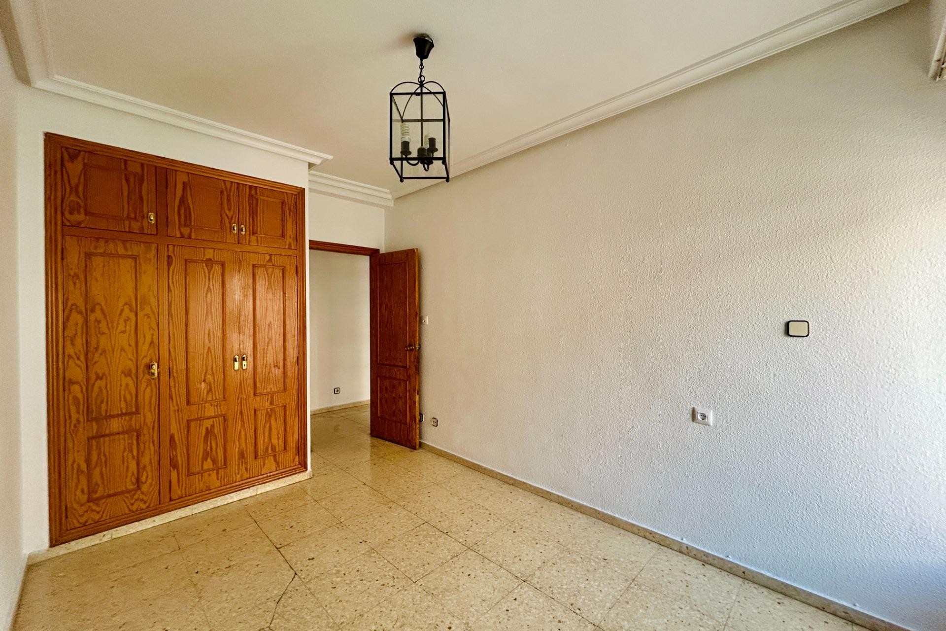 Revente - Apartment - Elche - Reina Victoria-Miguel Hernández